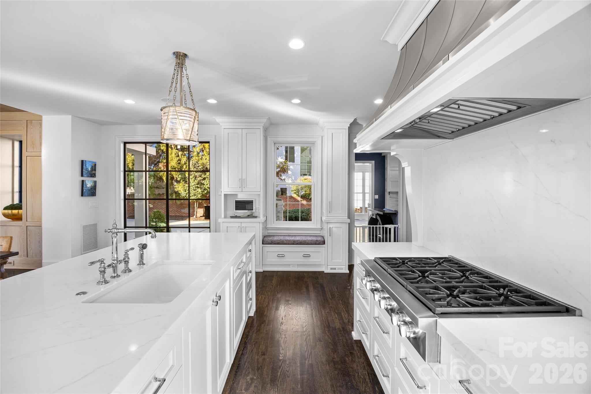 1438 Queens Road W