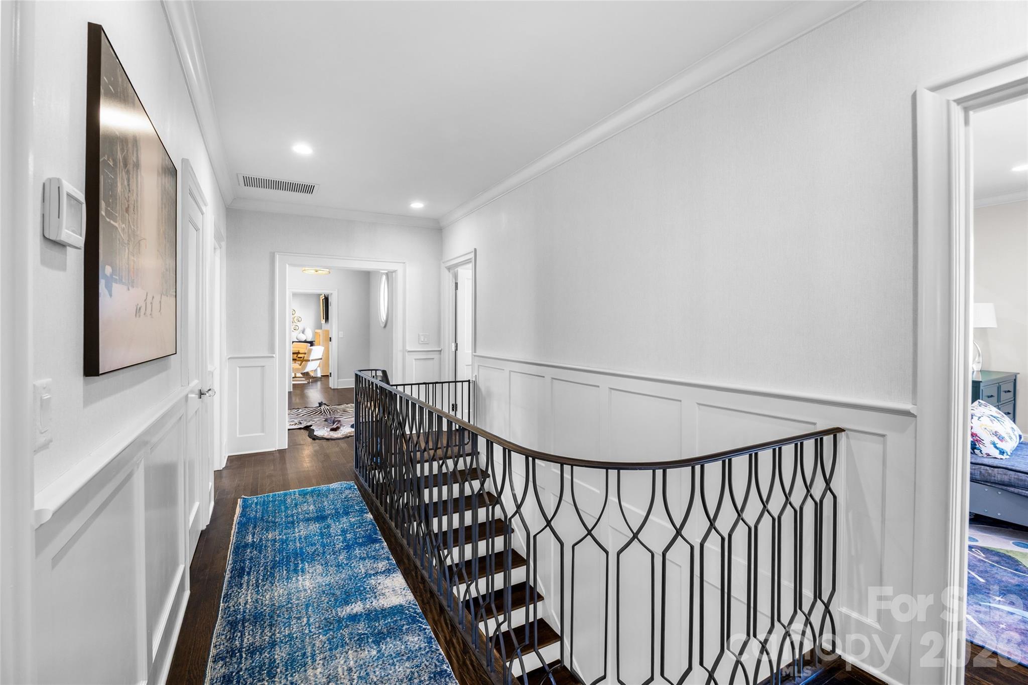 1438 Queens Road W