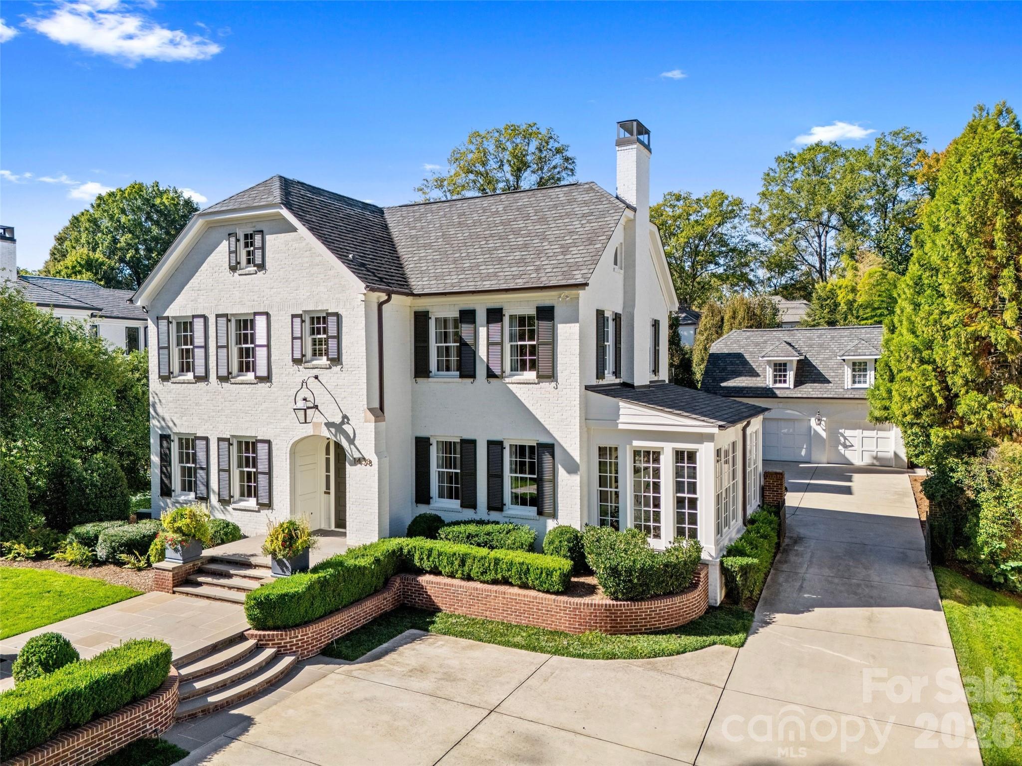 1438 Queens Road W