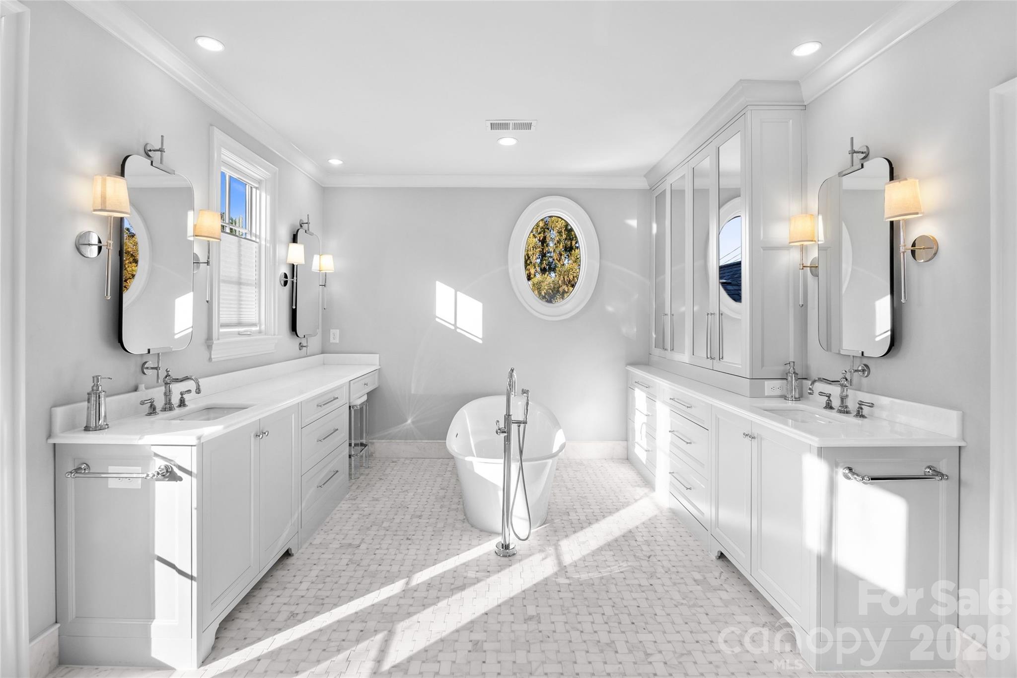1438 Queens Road W