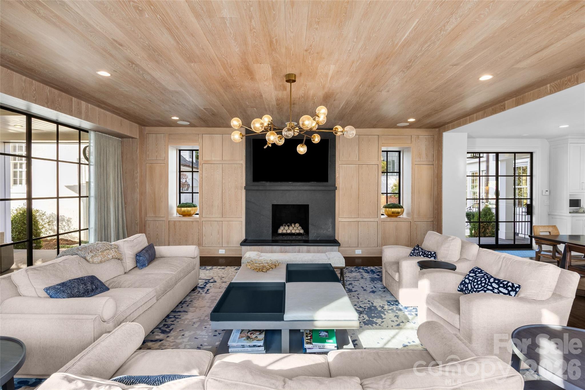 1438 Queens Road W