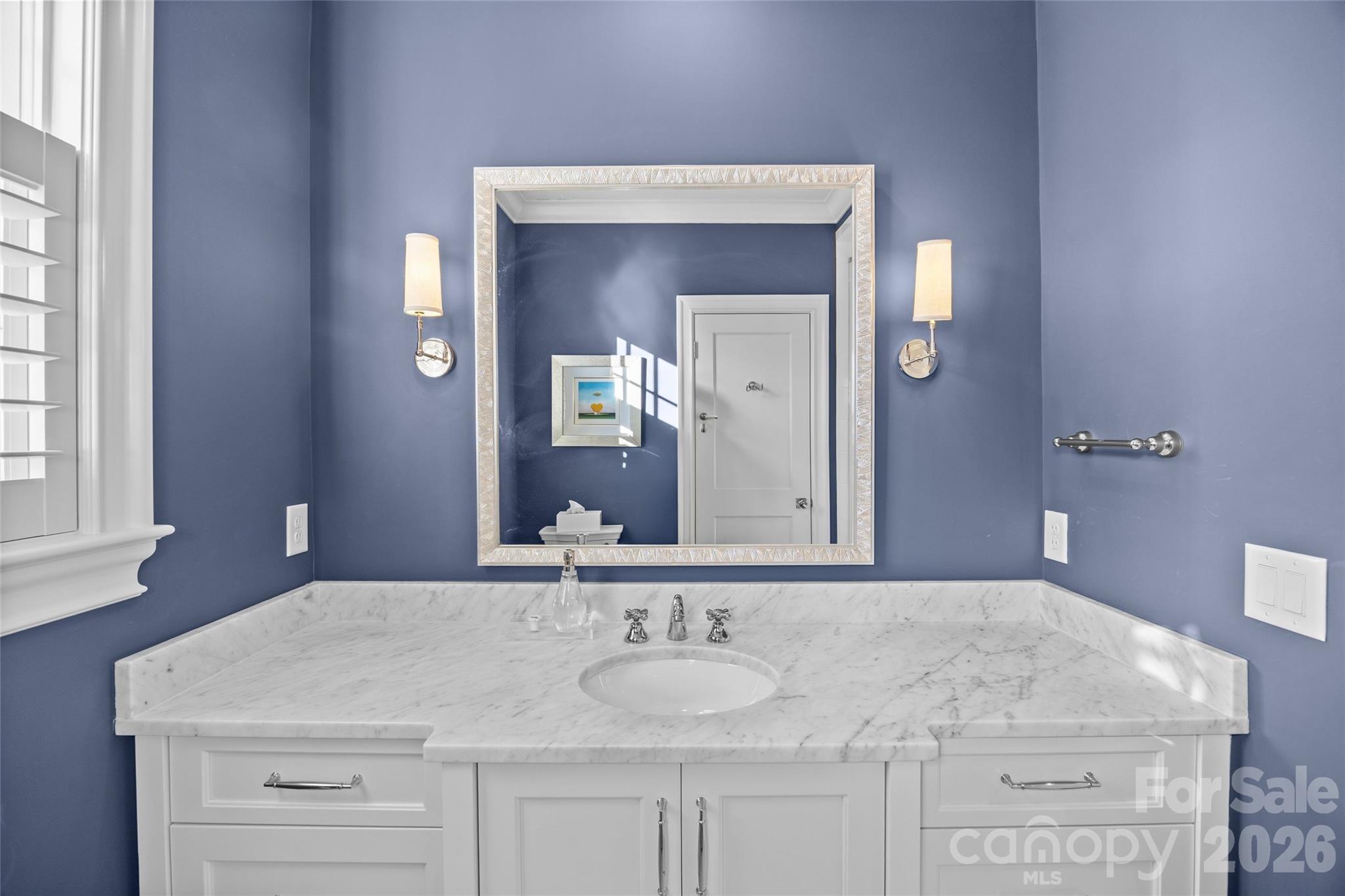 1438 Queens Road W
