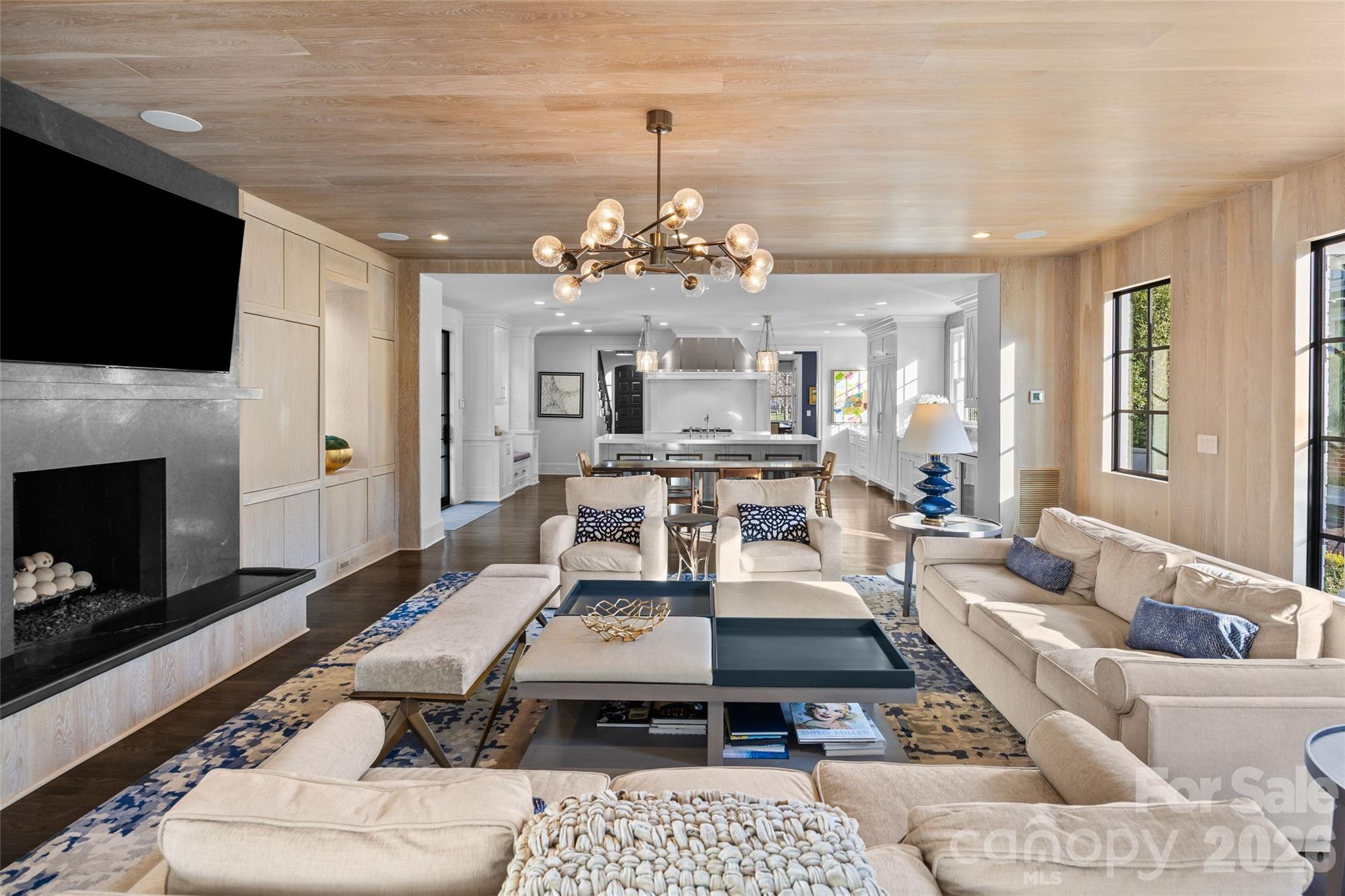 1438 Queens Road W