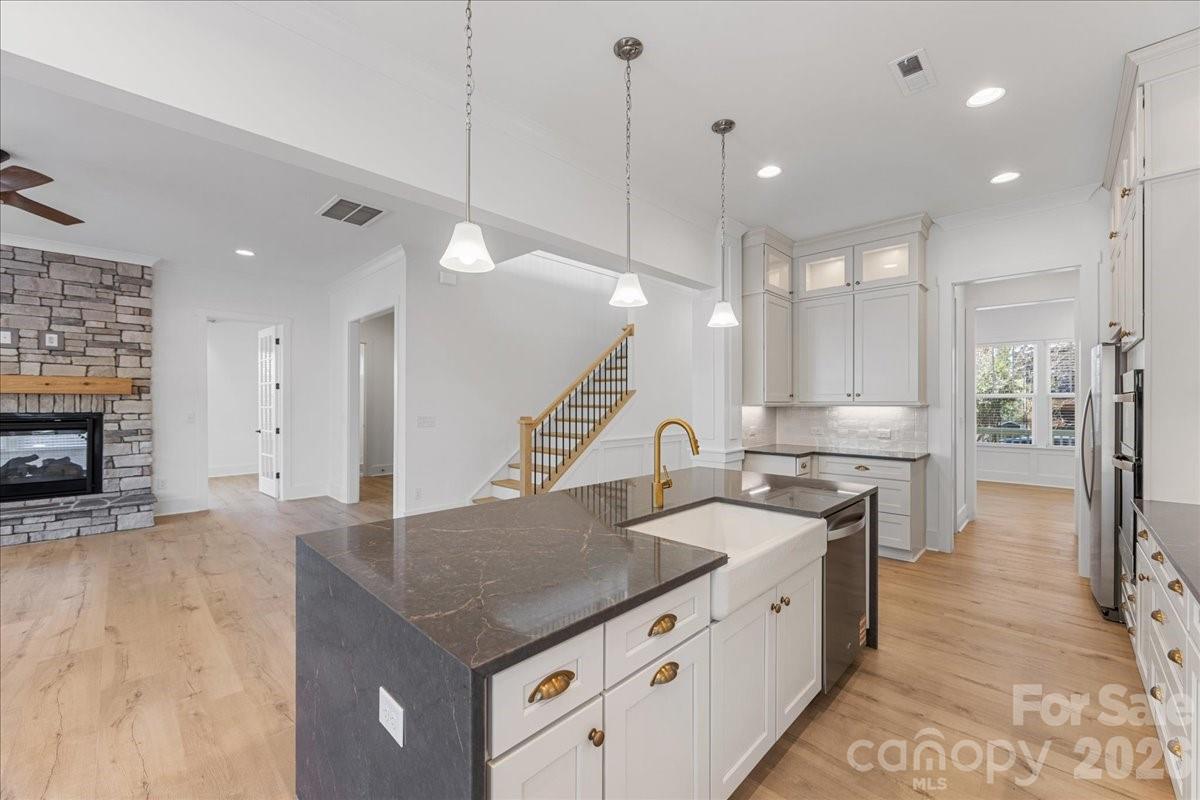 1611 Chippendale Road