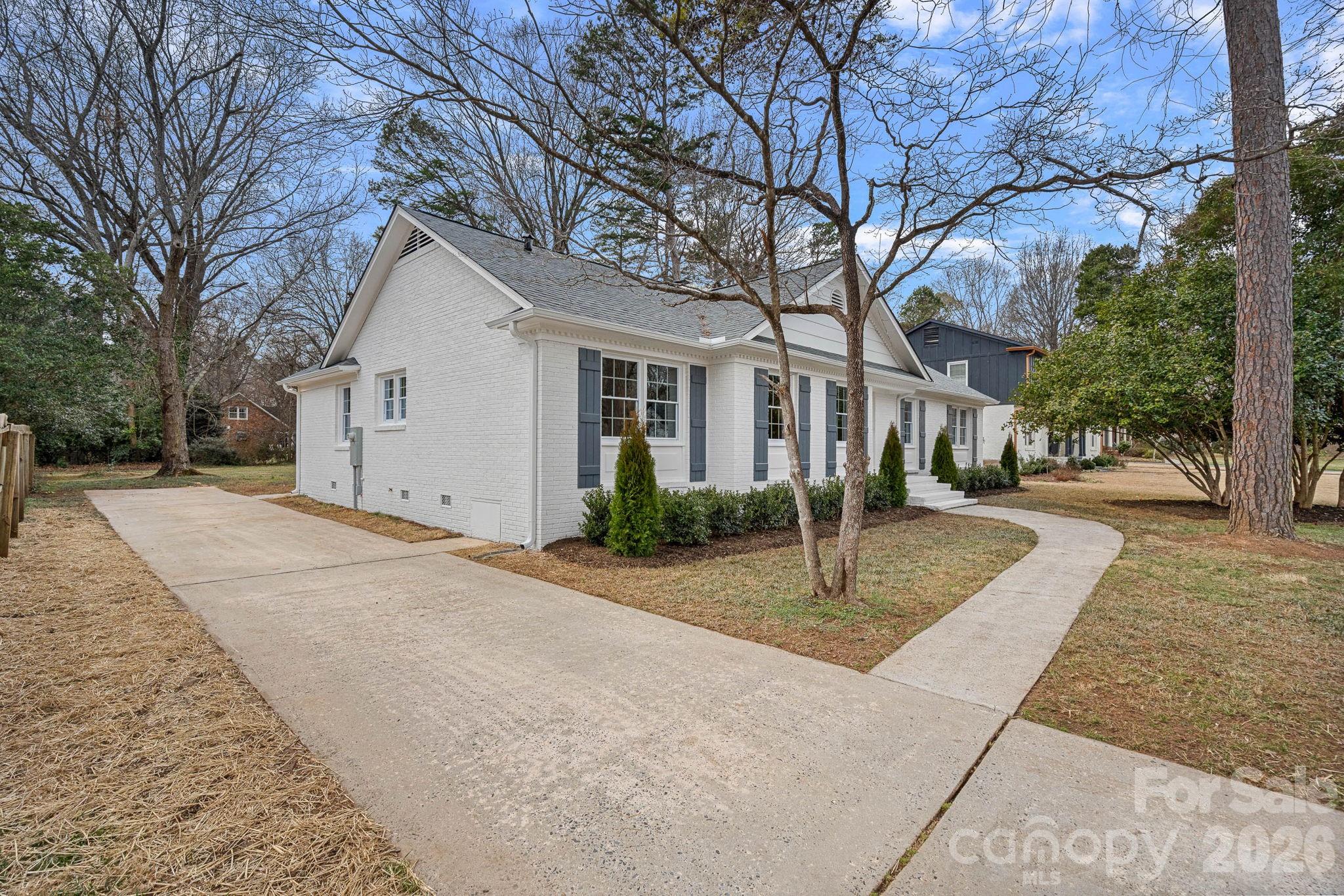 6040 Springhouse Lane