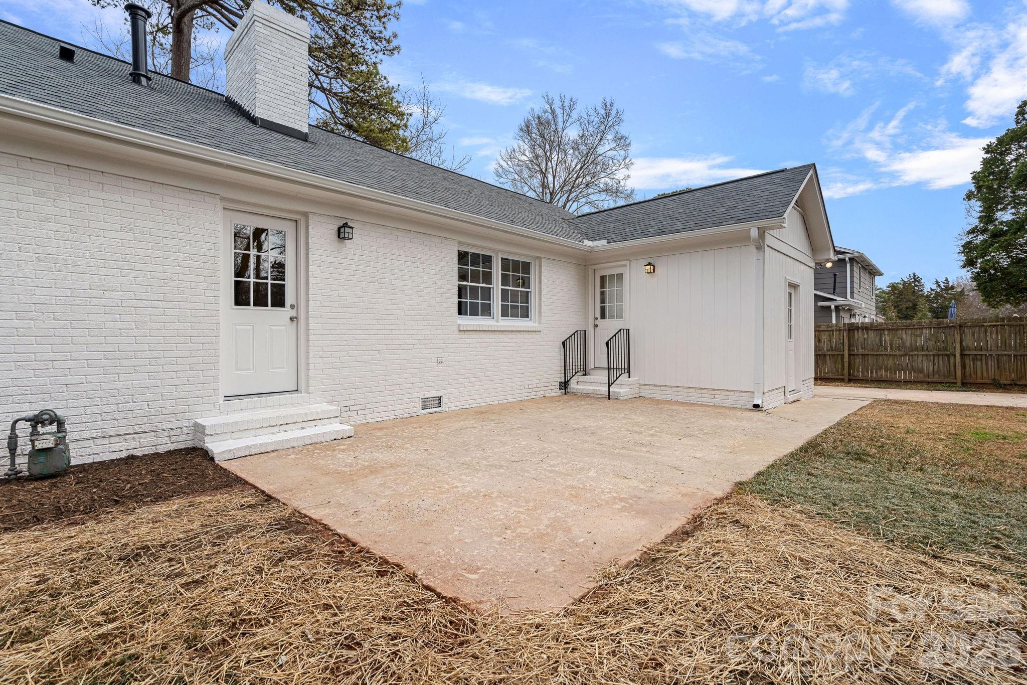 6040 Springhouse Lane