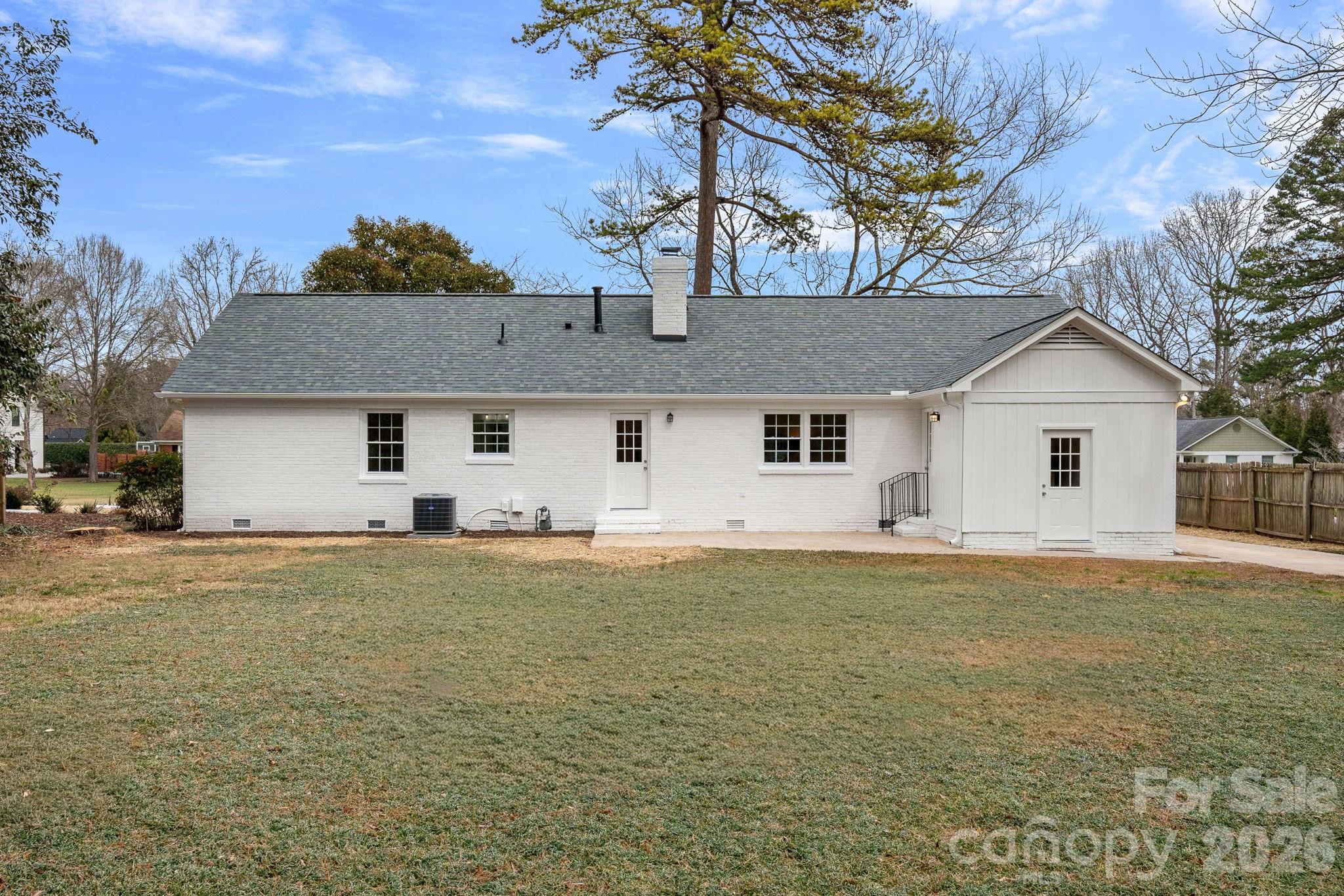 6040 Springhouse Lane
