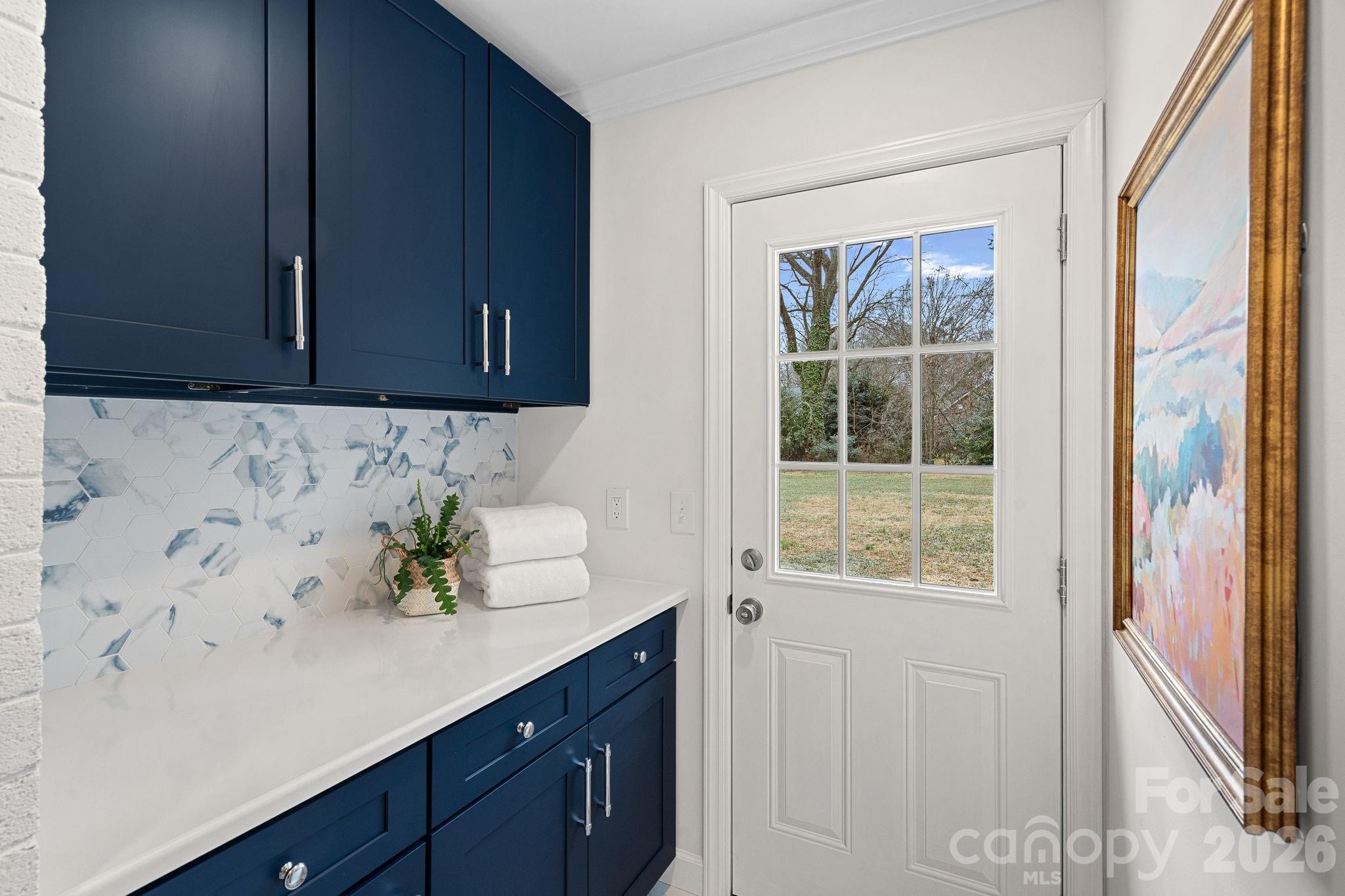 6040 Springhouse Lane