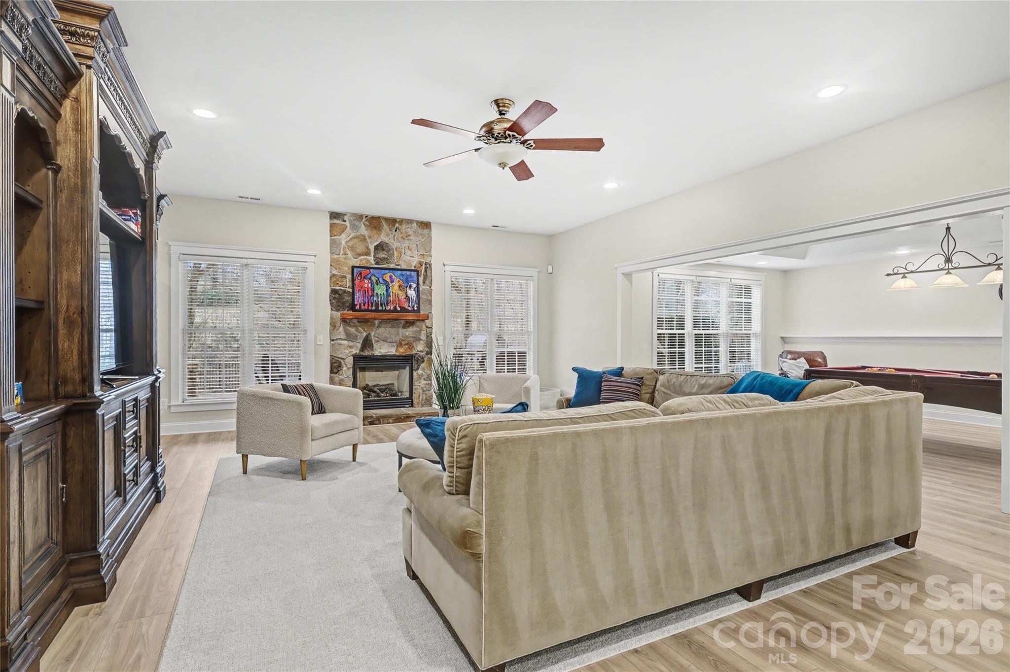623 N Oak Drive