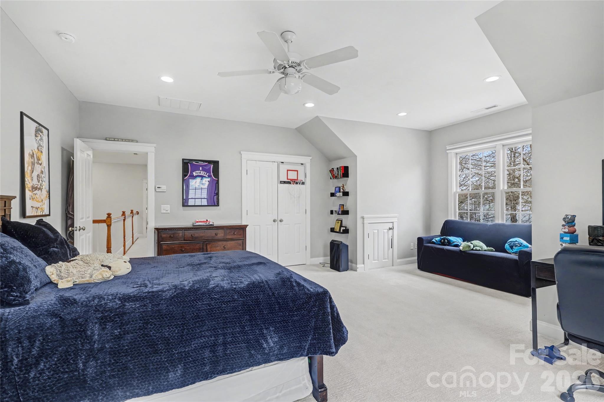 623 N Oak Drive