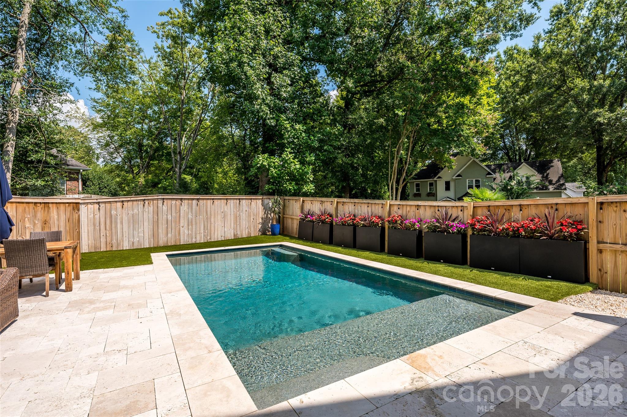 4325 Tangle Dr