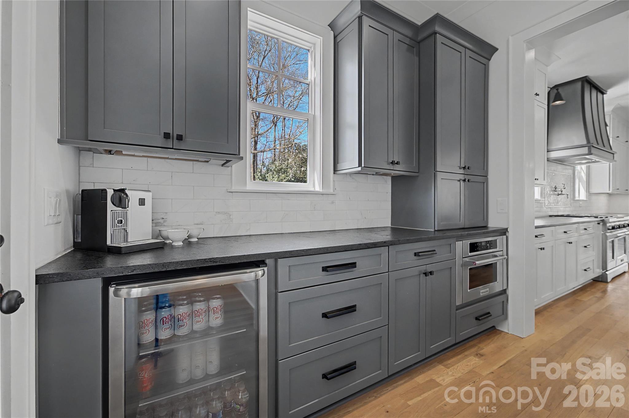4325 Tangle Dr