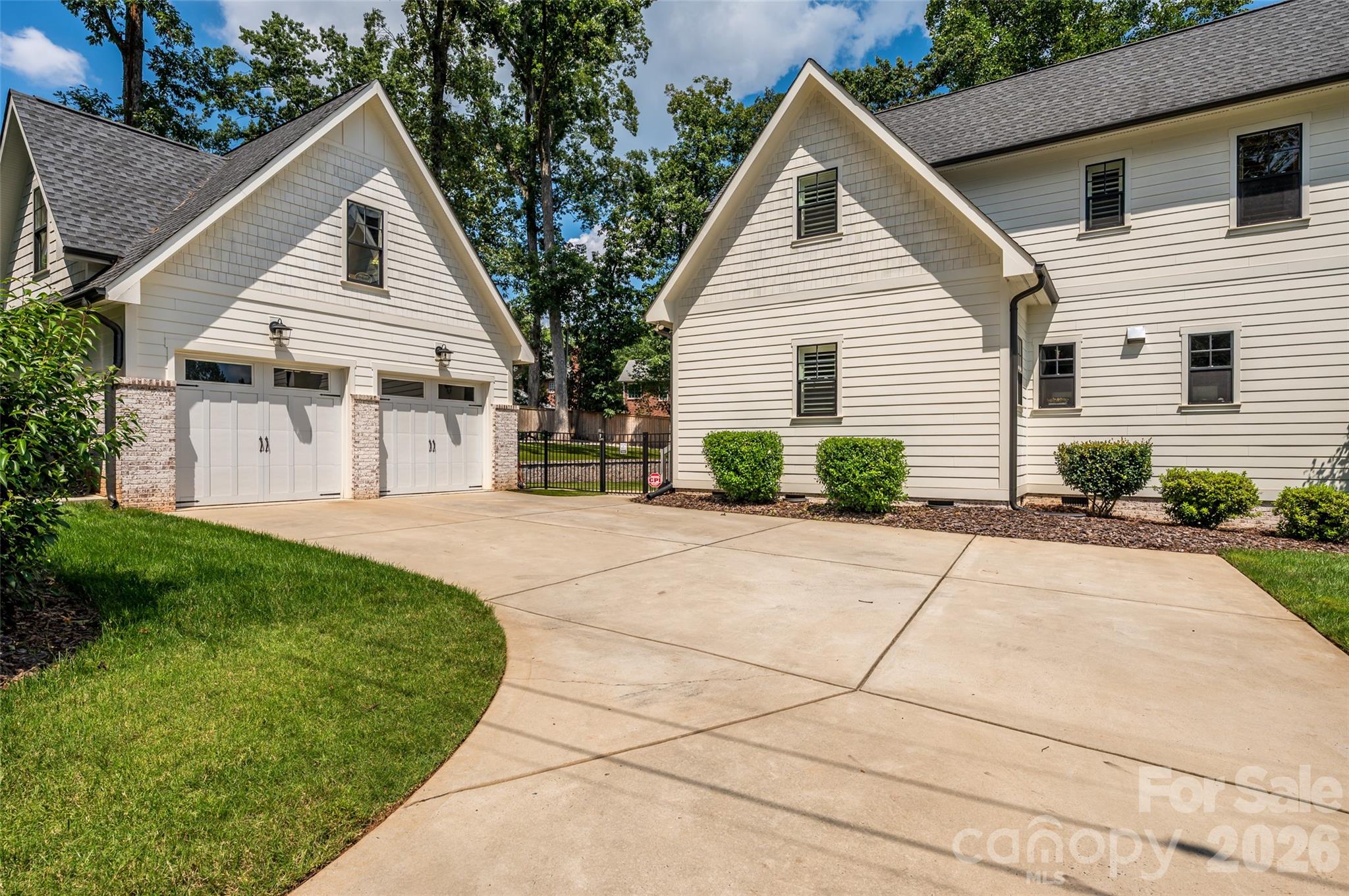 4325 Tangle Dr