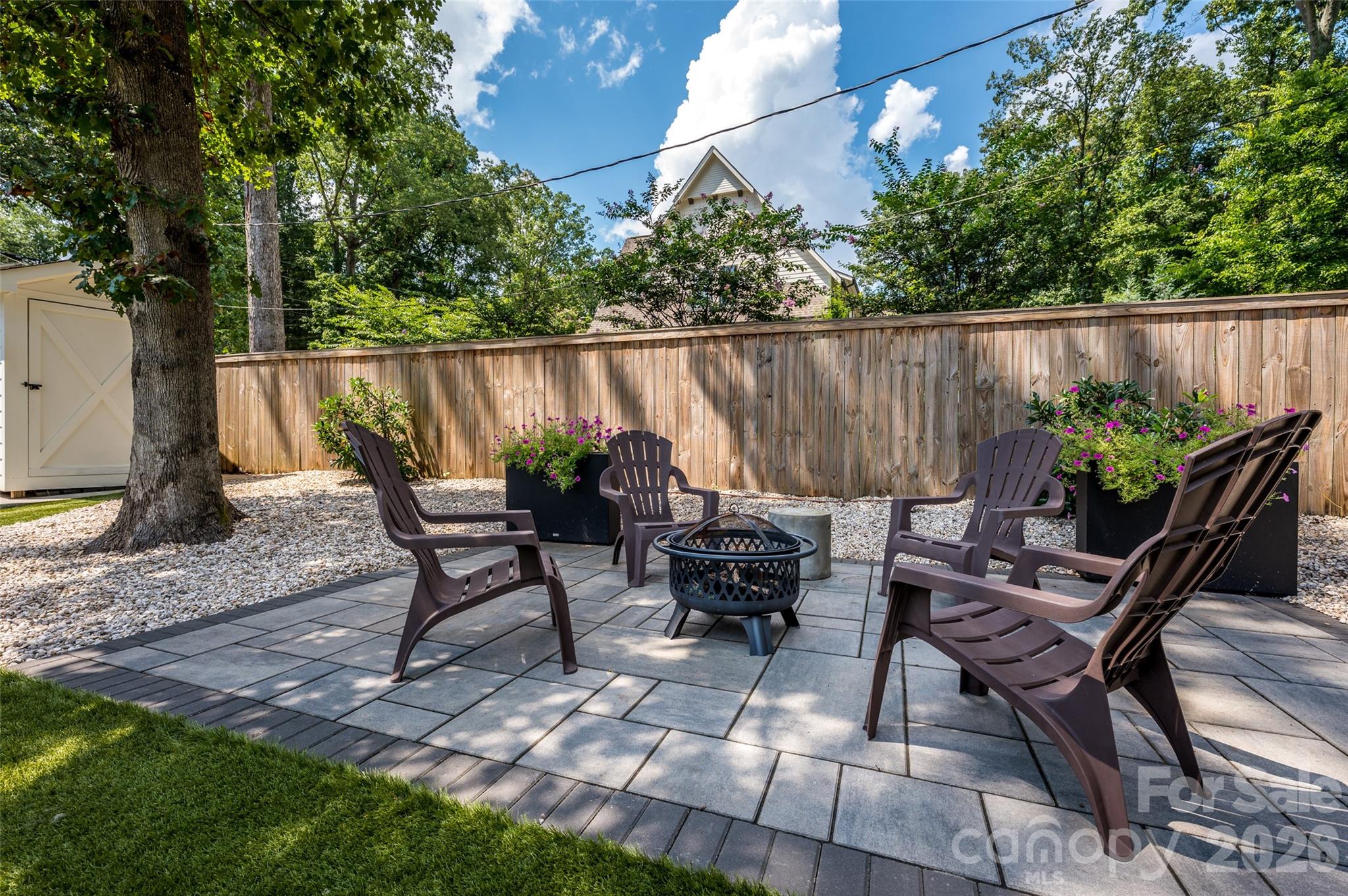 4325 Tangle Dr