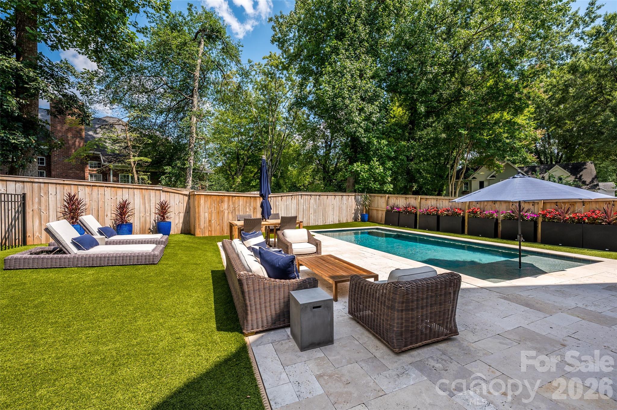 4325 Tangle Dr