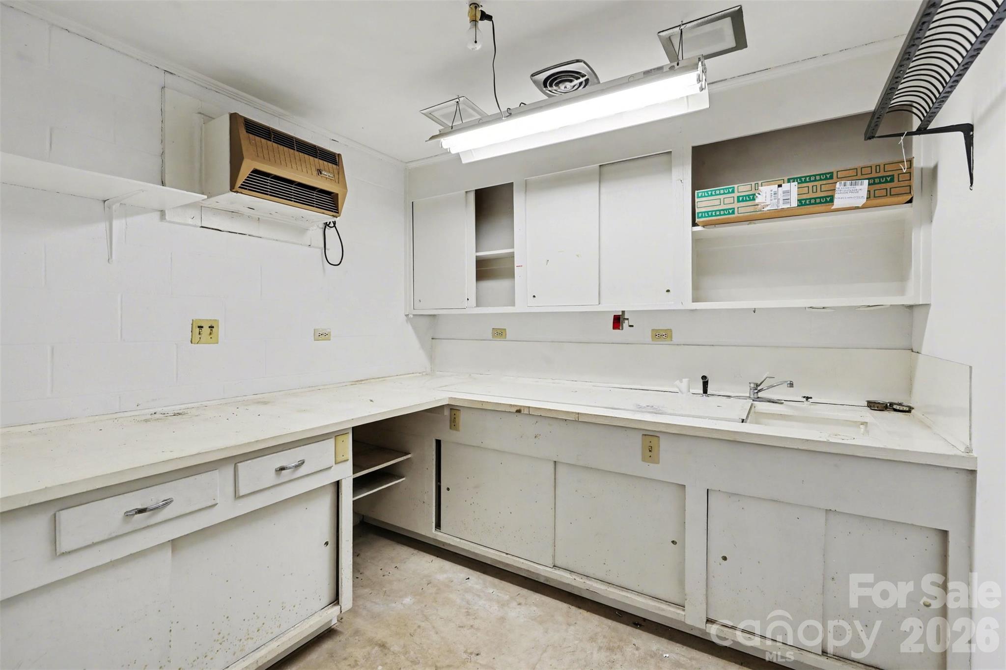 4119 Wall Street