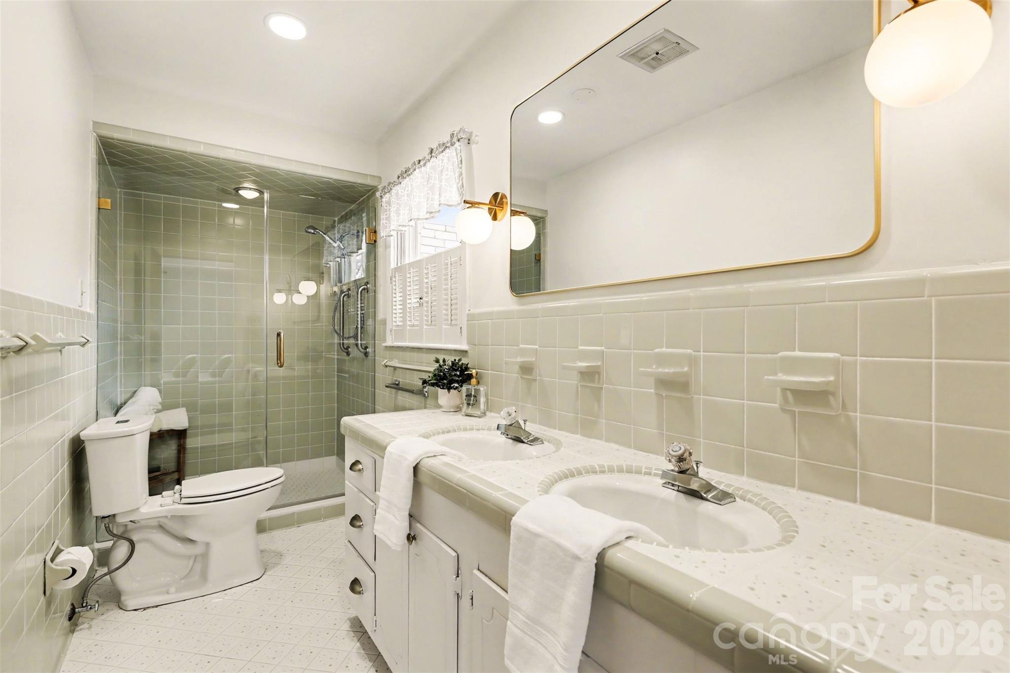 4119 Wall Street