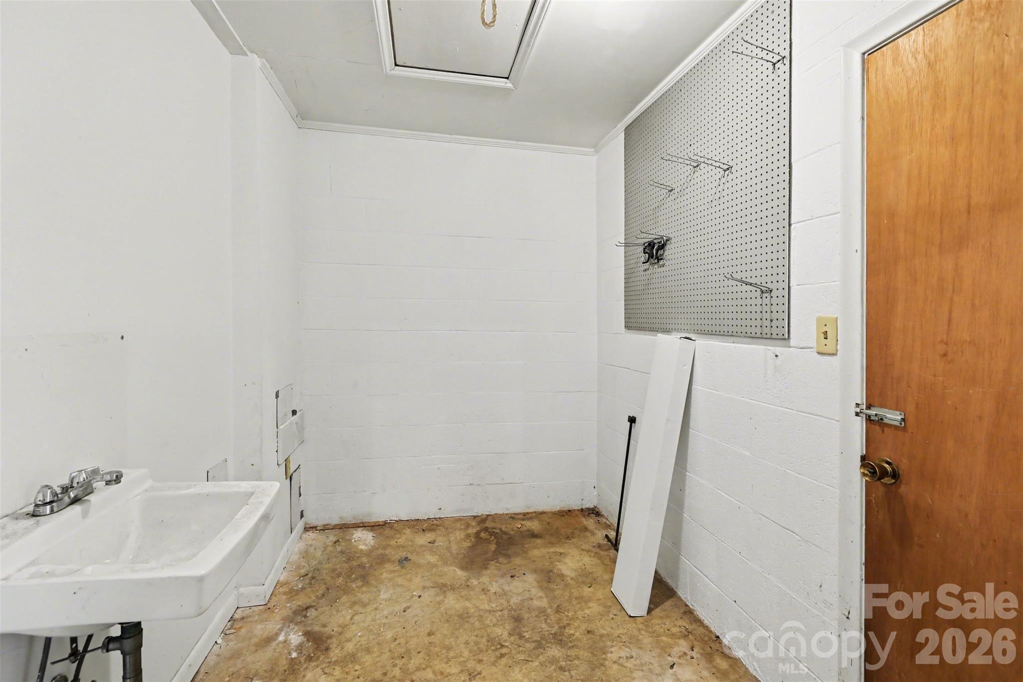 4119 Wall Street