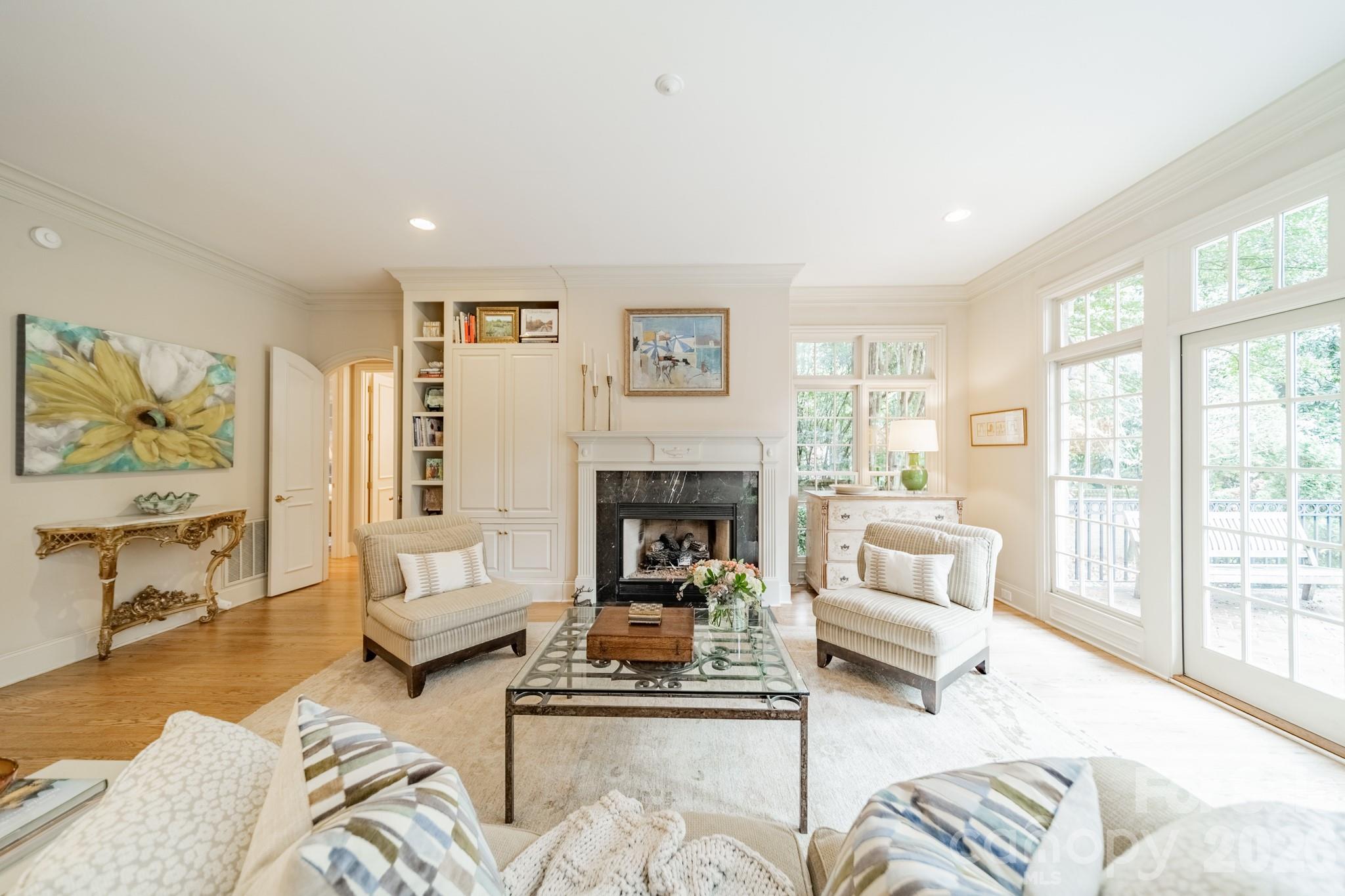 2516 Selwyn Avenue