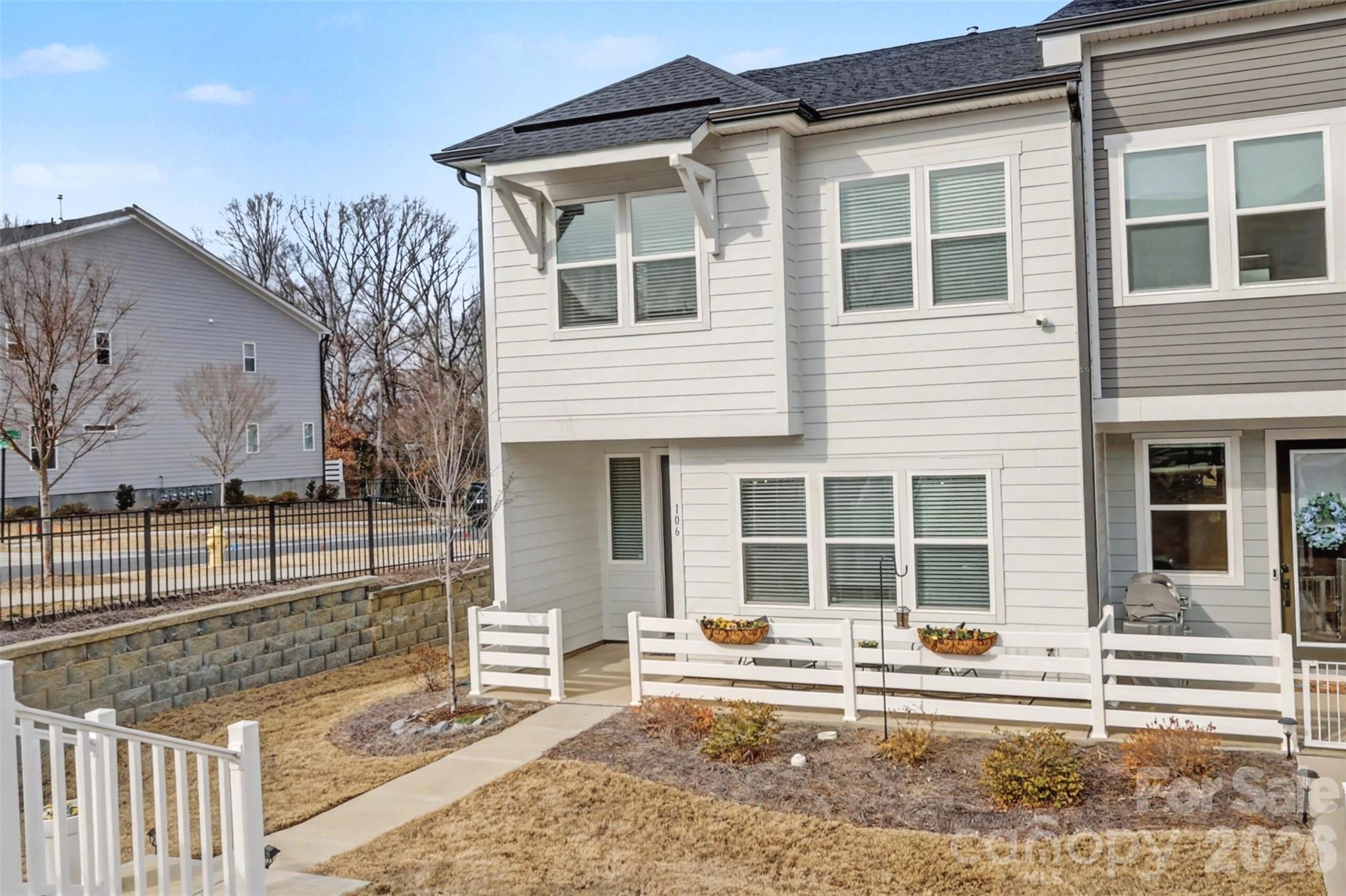 106 Renny Alley