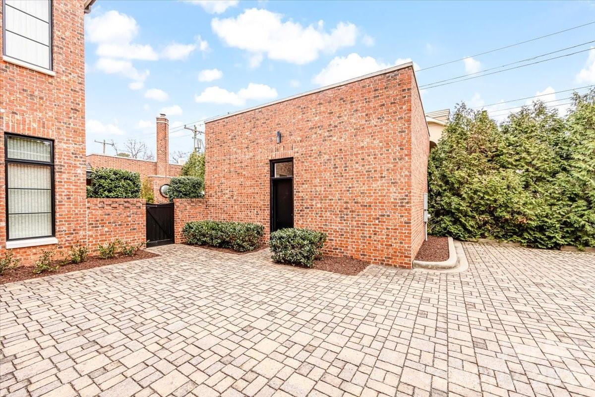 2331 Selwyn Avenue