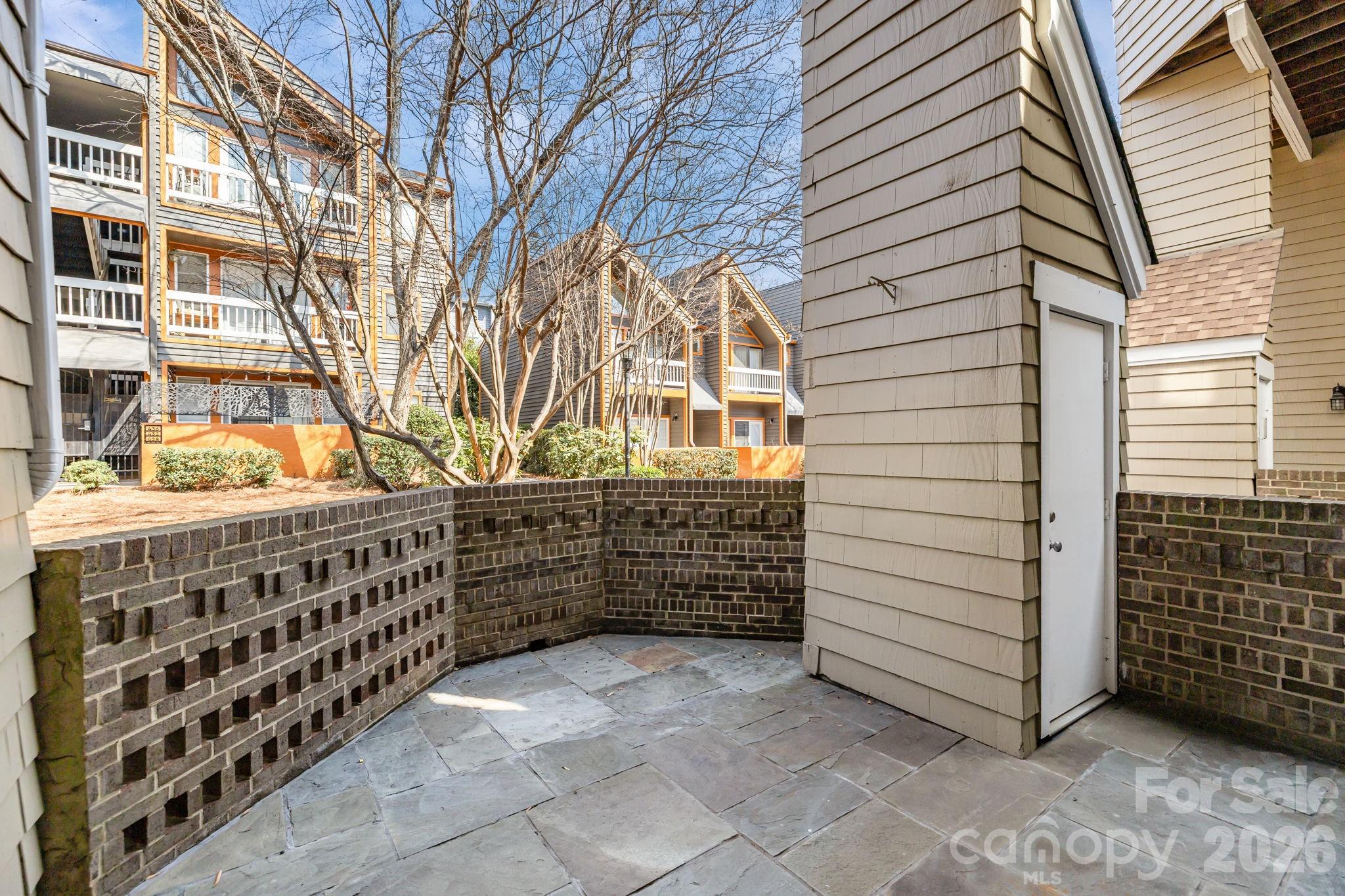 427 W 8th Street Unit: 104