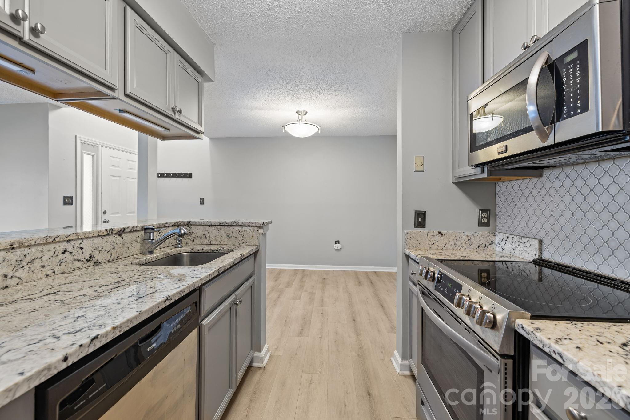 427 W 8th Street Unit: 104
