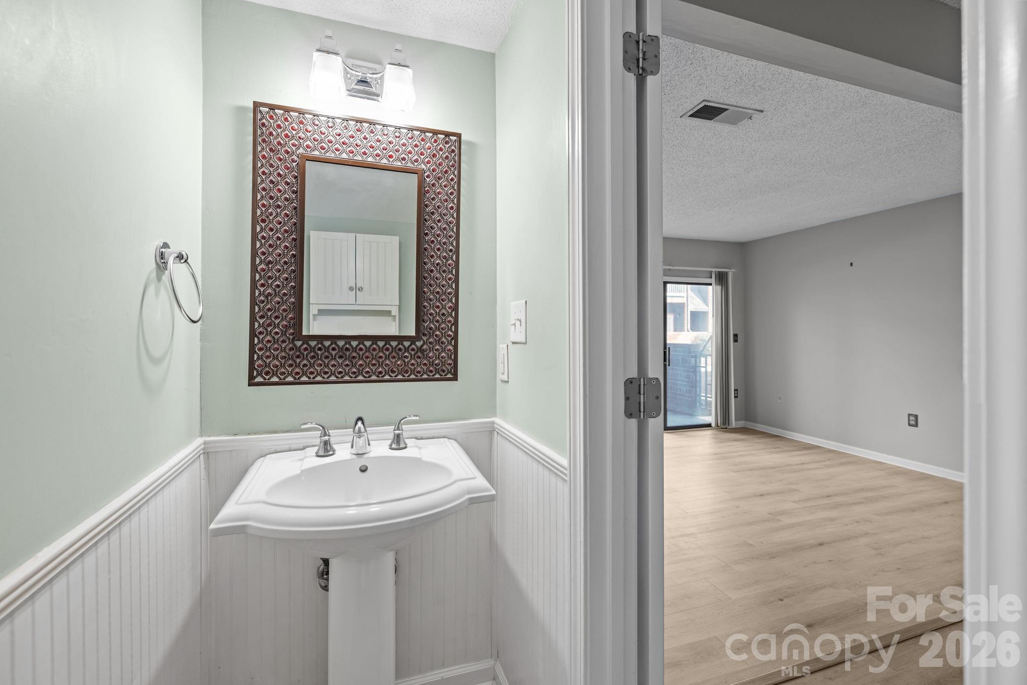 427 W 8th Street Unit: 104