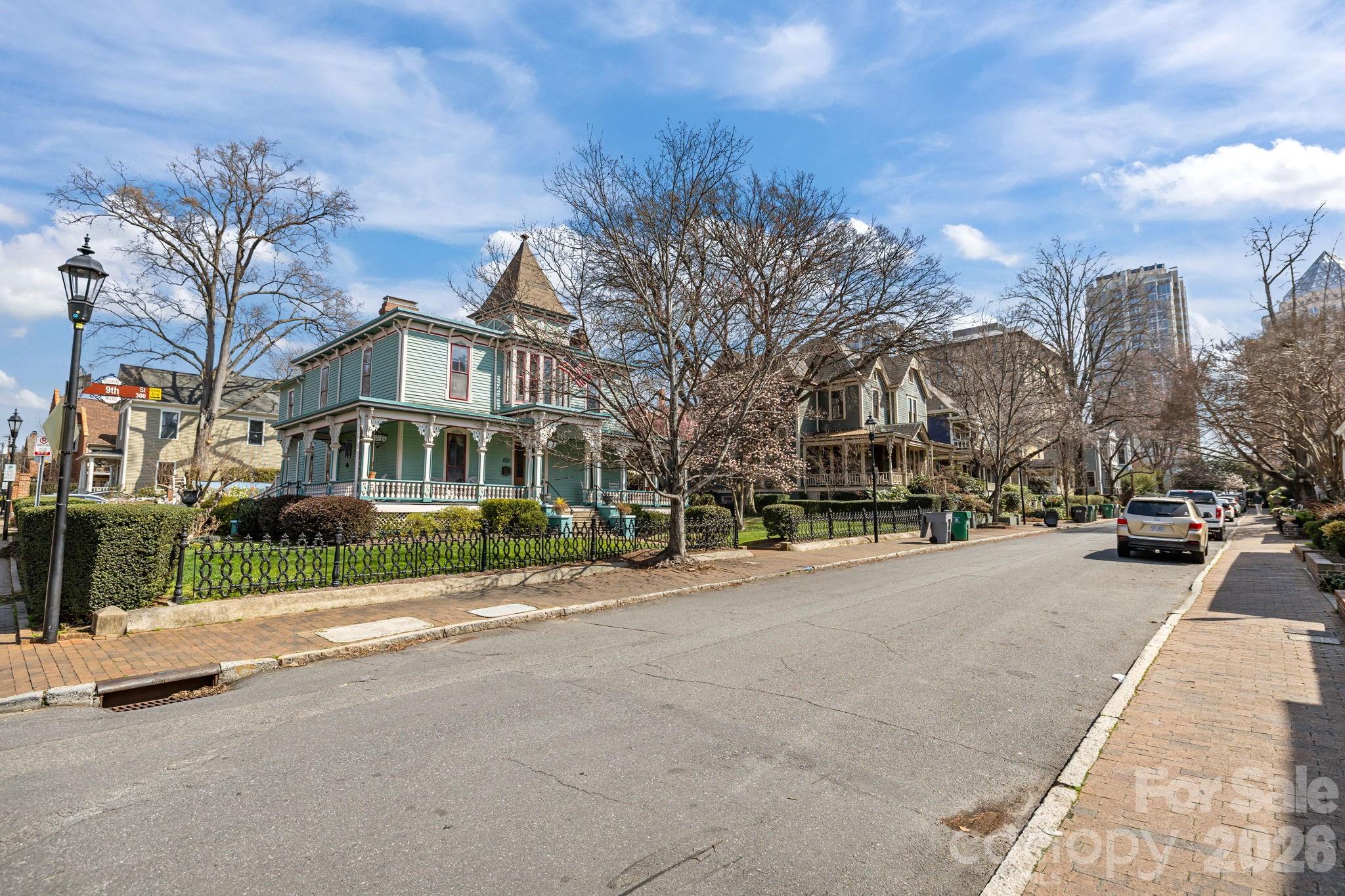 427 W 8th Street Unit: 104