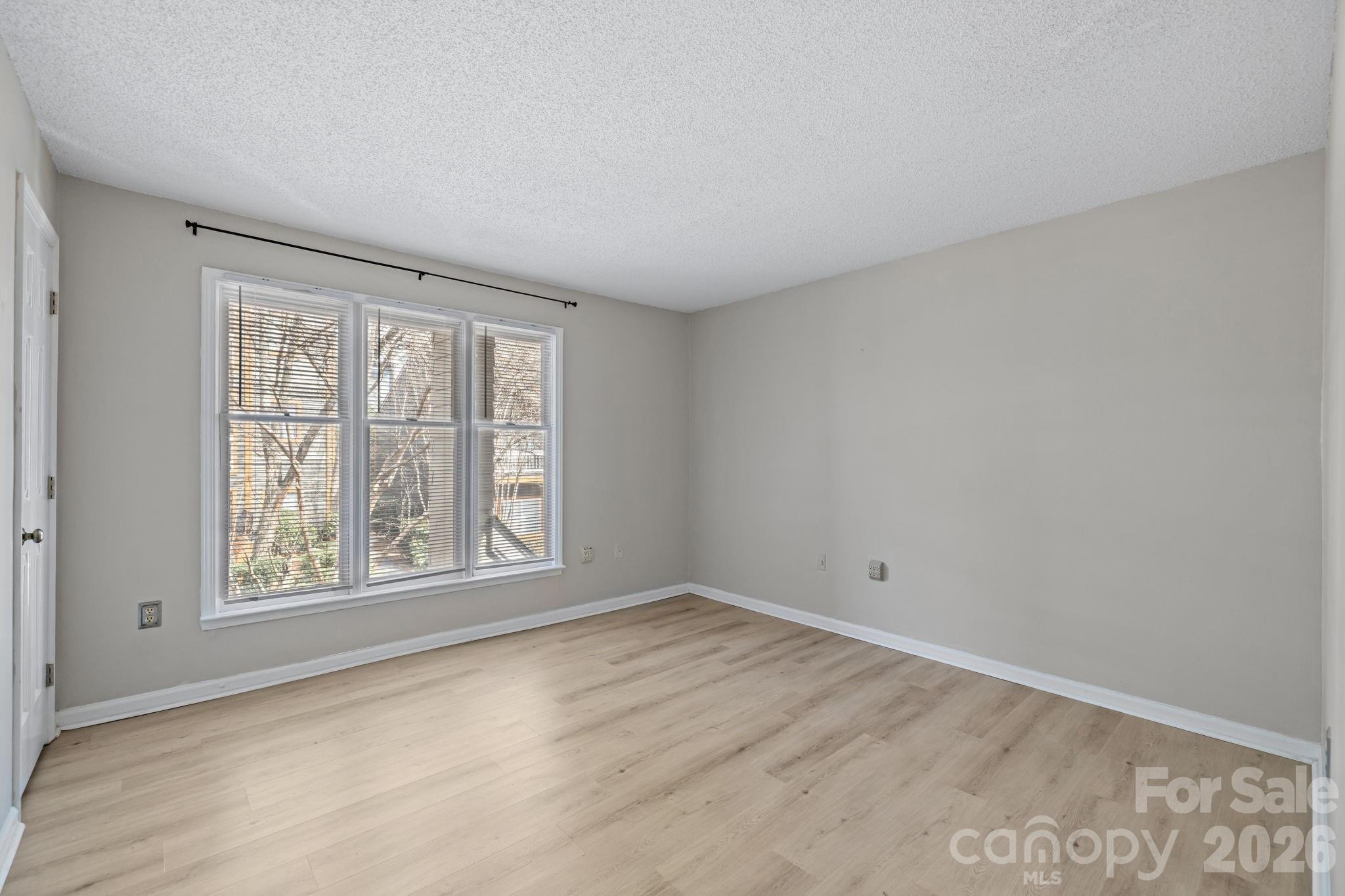 427 W 8th Street Unit: 104