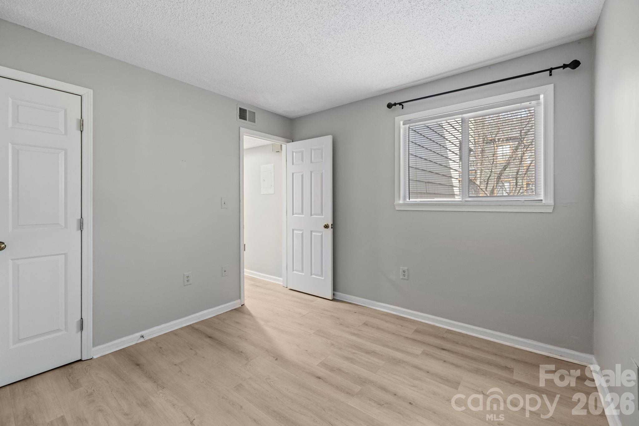 427 W 8th Street Unit: 104