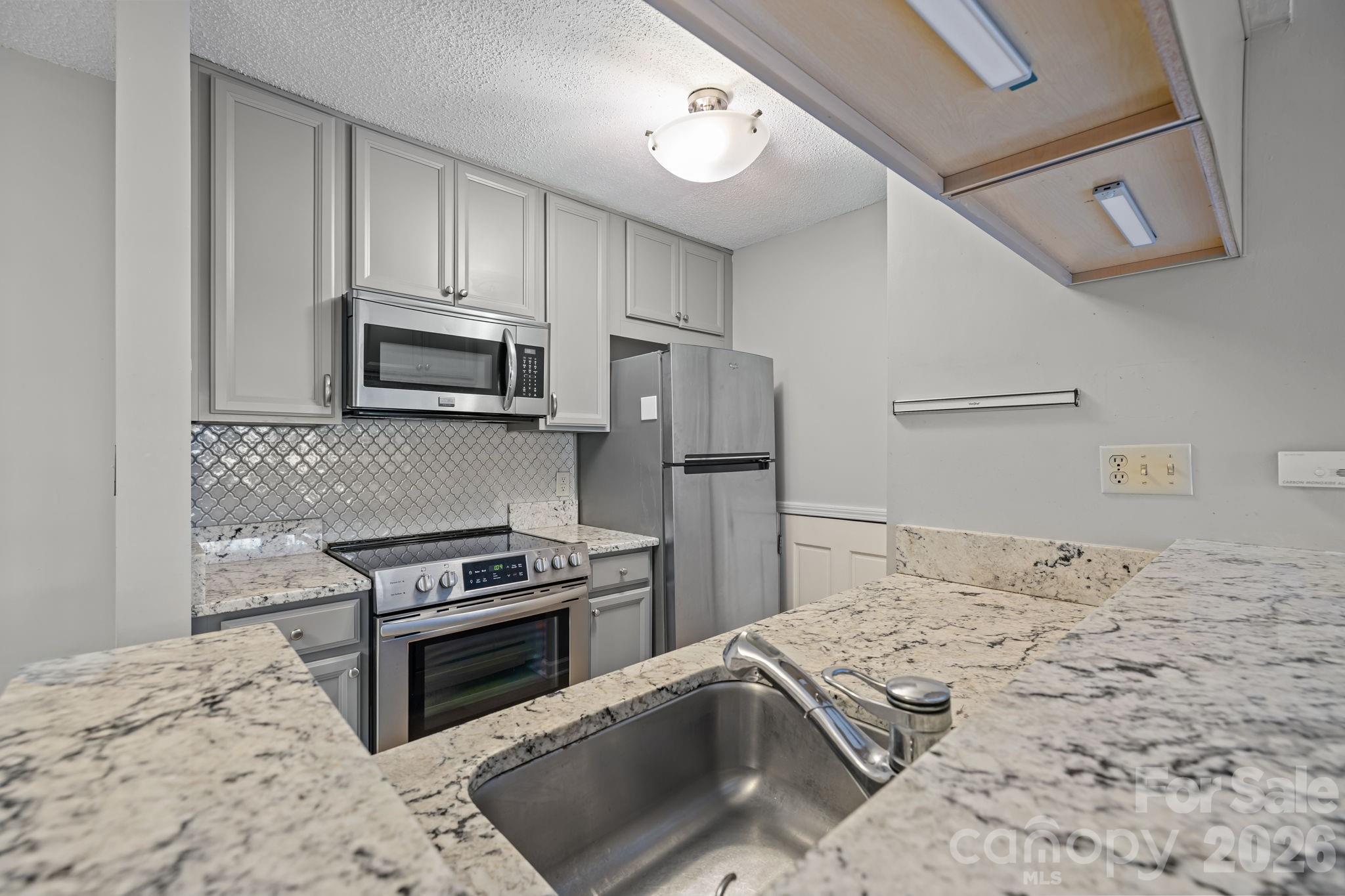 427 W 8th Street Unit: 104
