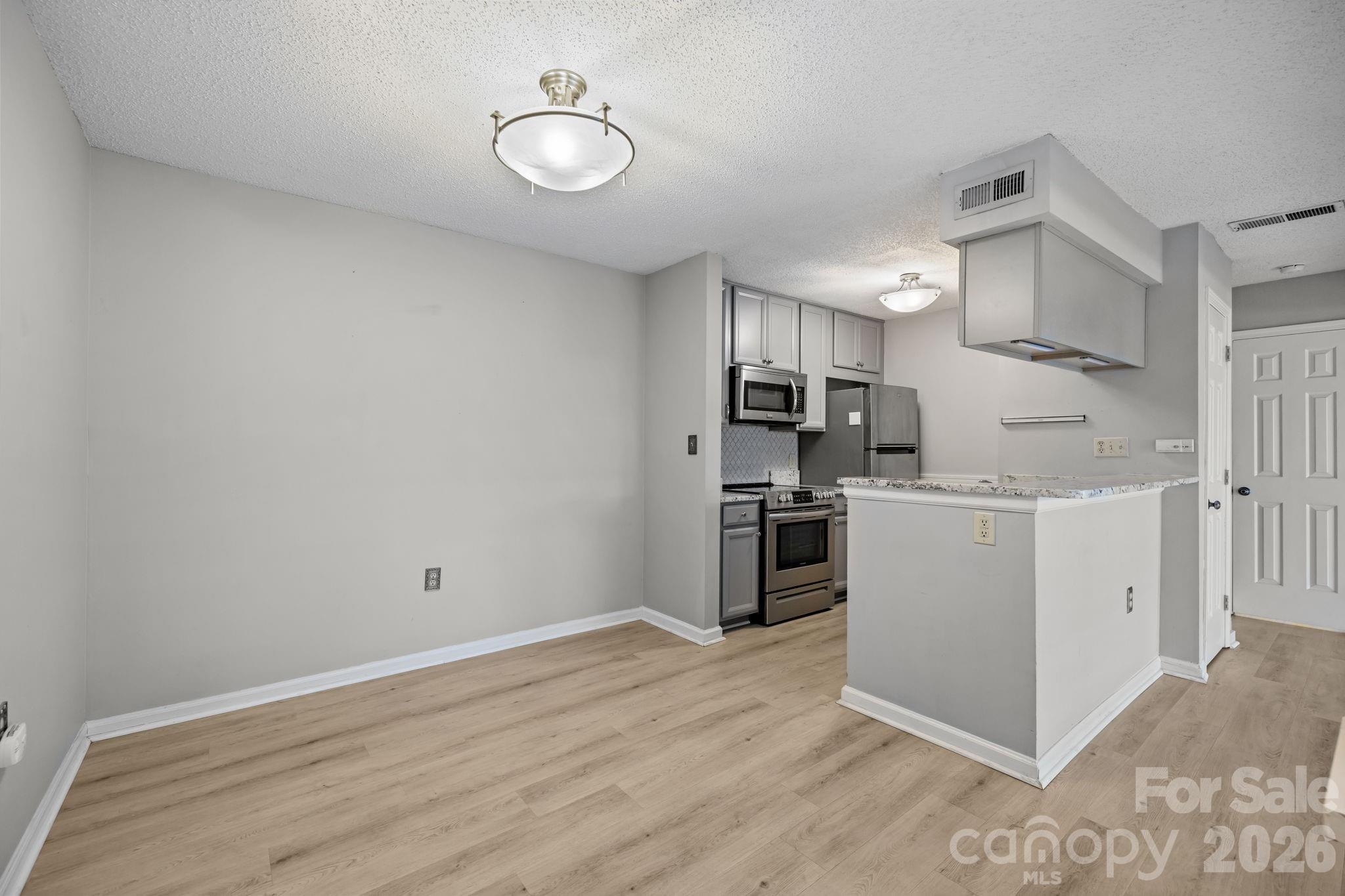 427 W 8th Street Unit: 104