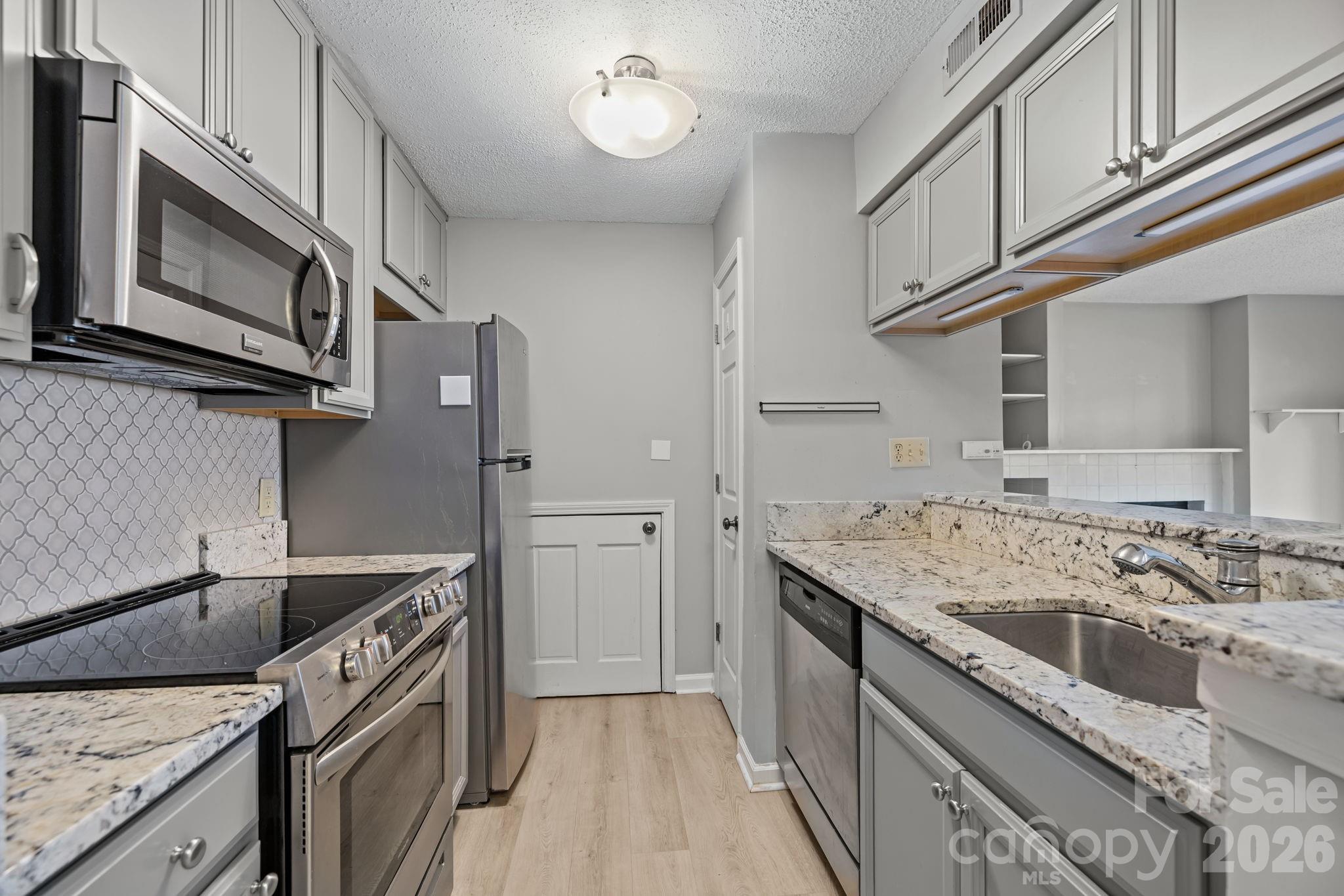 427 W 8th Street Unit: 104