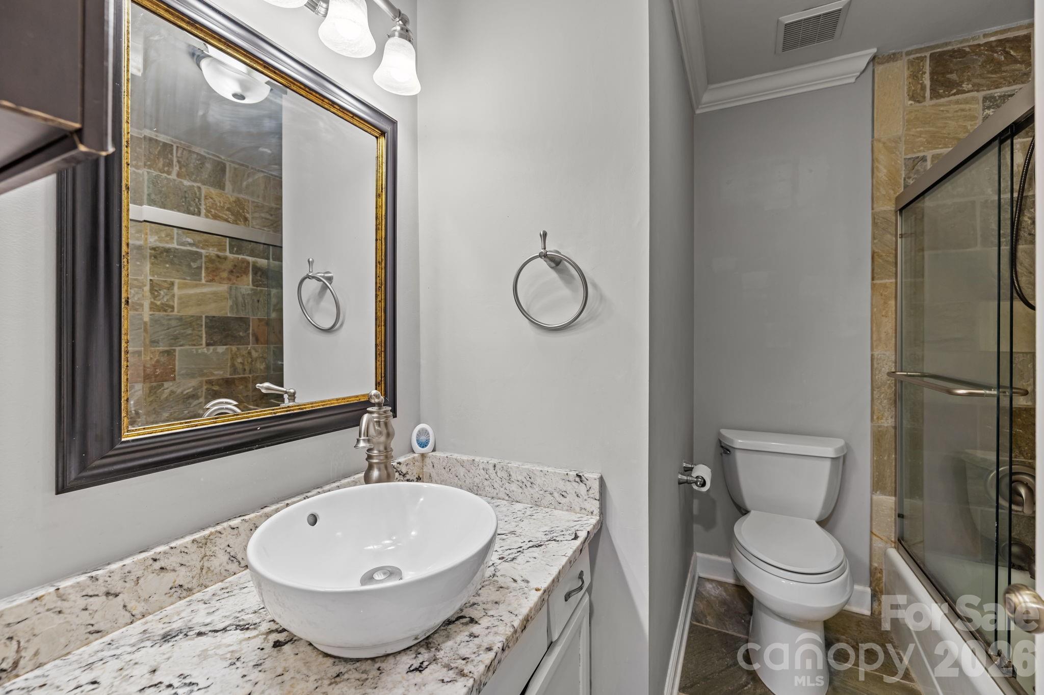 427 W 8th Street Unit: 104