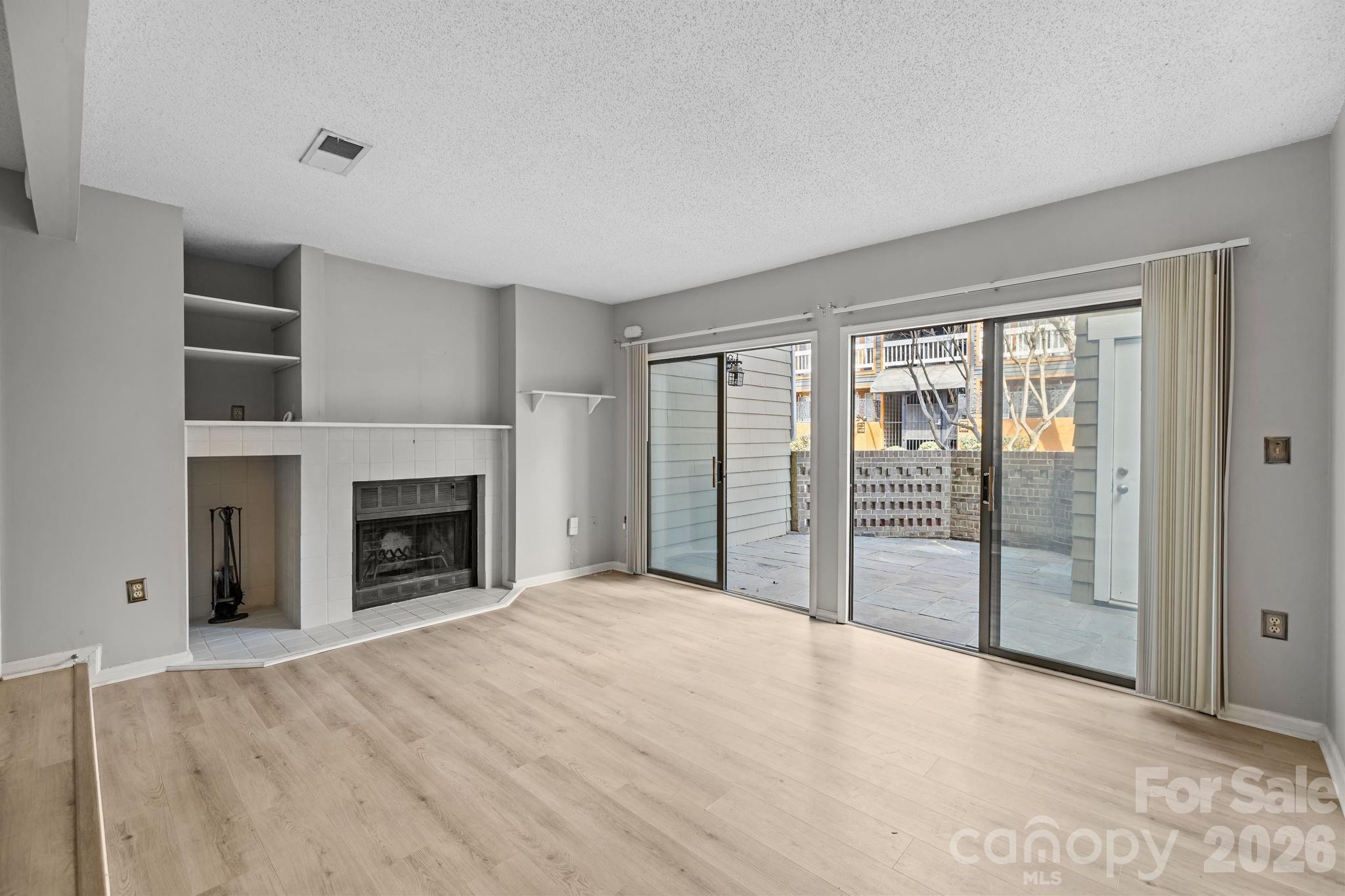 427 W 8th Street Unit: 104