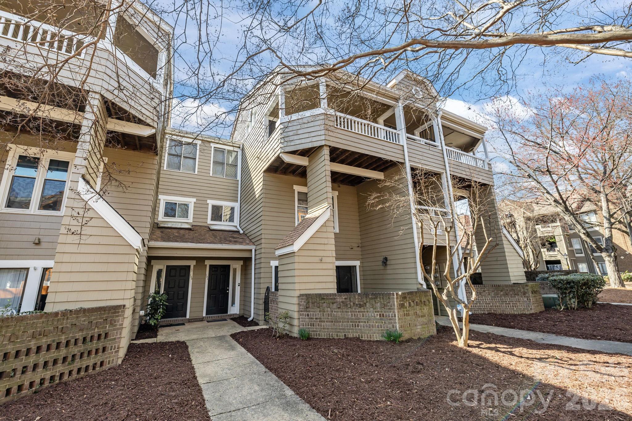 427 W 8th Street Unit: 104