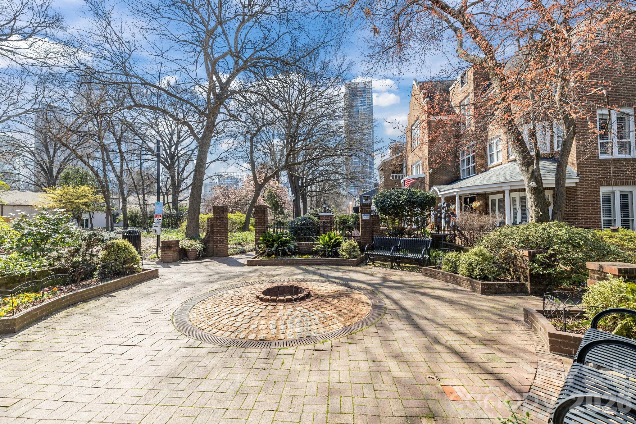 427 W 8th Street Unit: 104