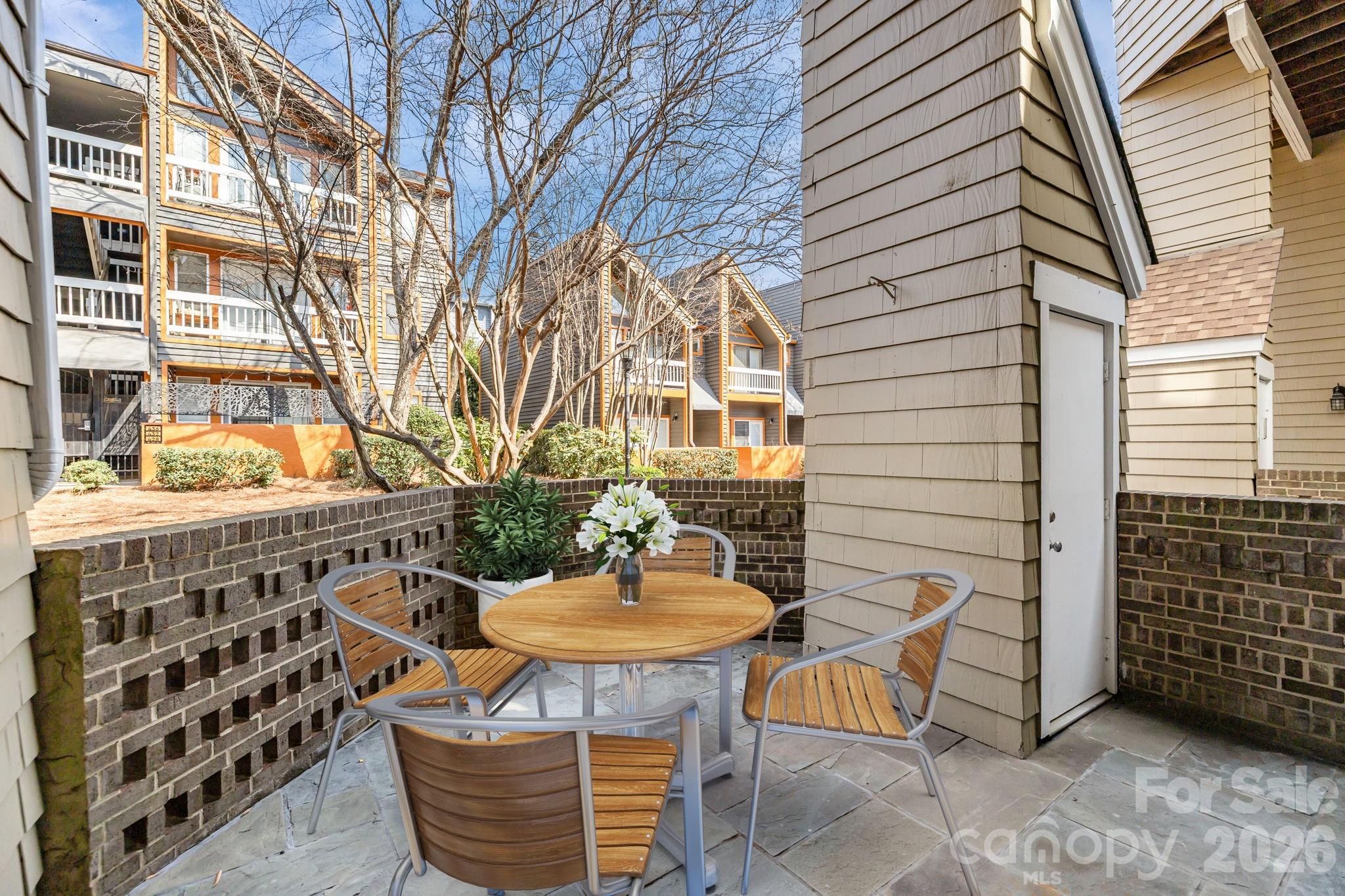 427 W 8th Street Unit: 104