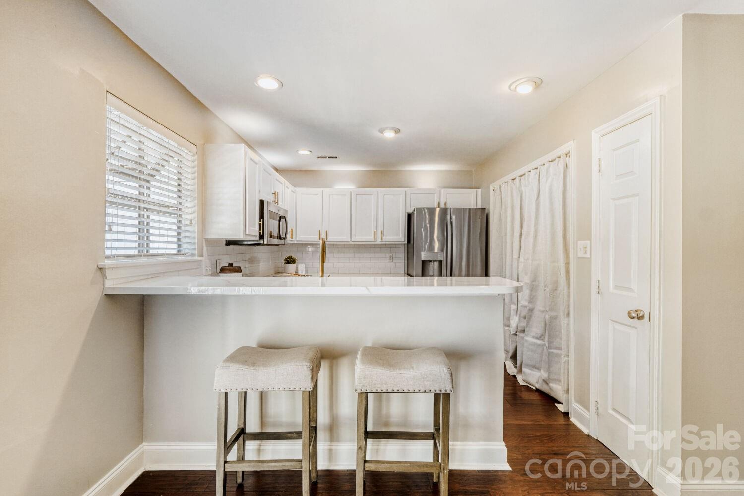 9411 Kings Falls Drive