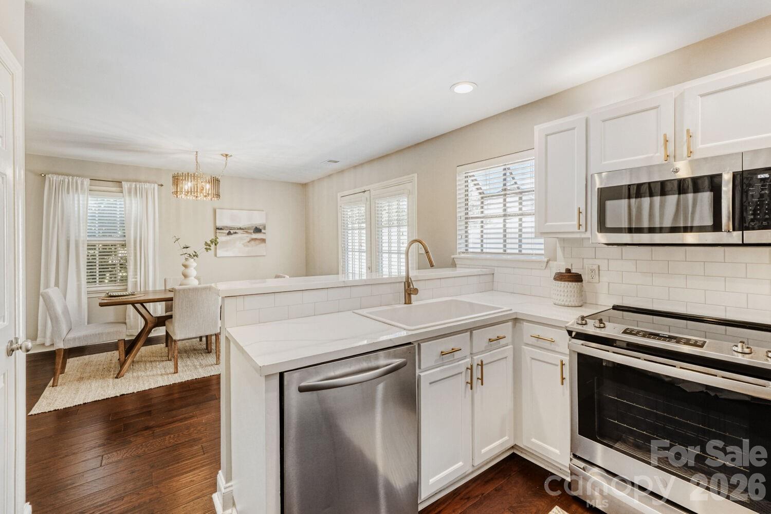 9411 Kings Falls Drive