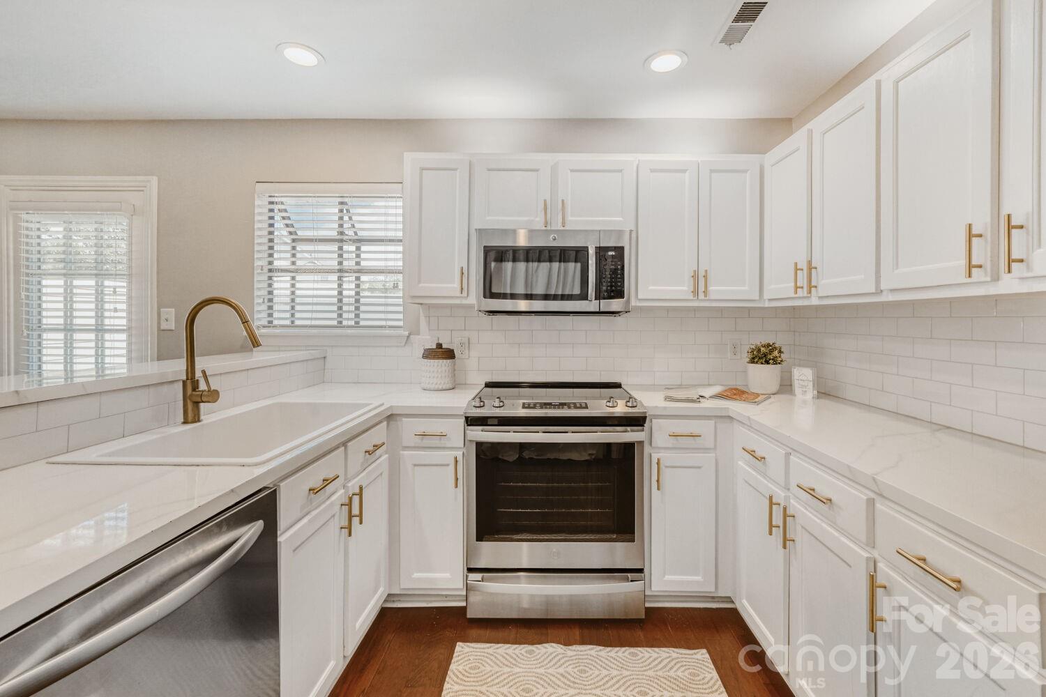 9411 Kings Falls Drive