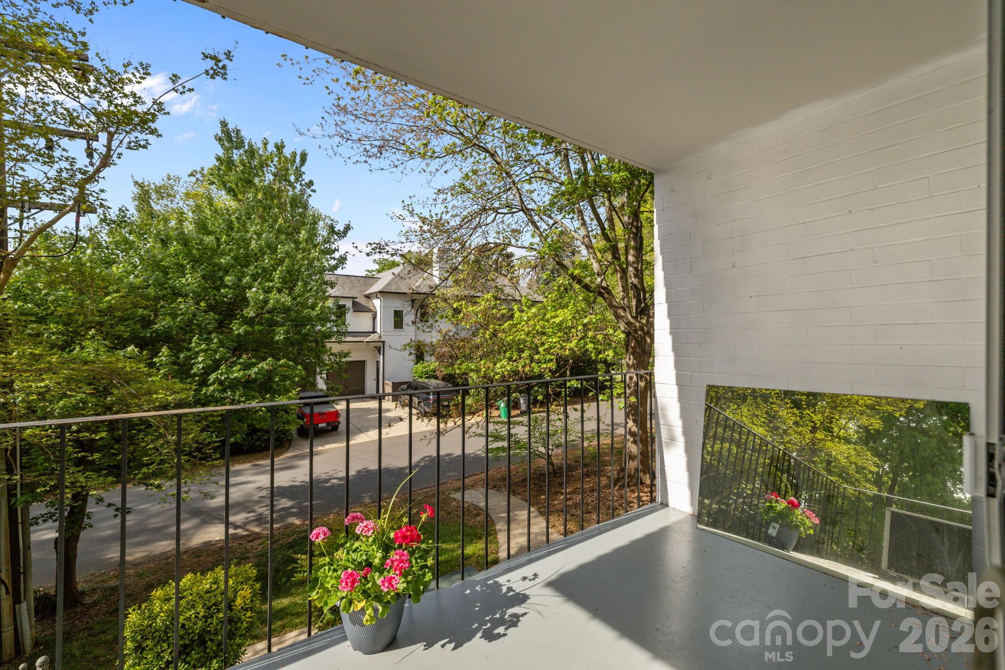 2503 Roswell Avenue Unit: 207