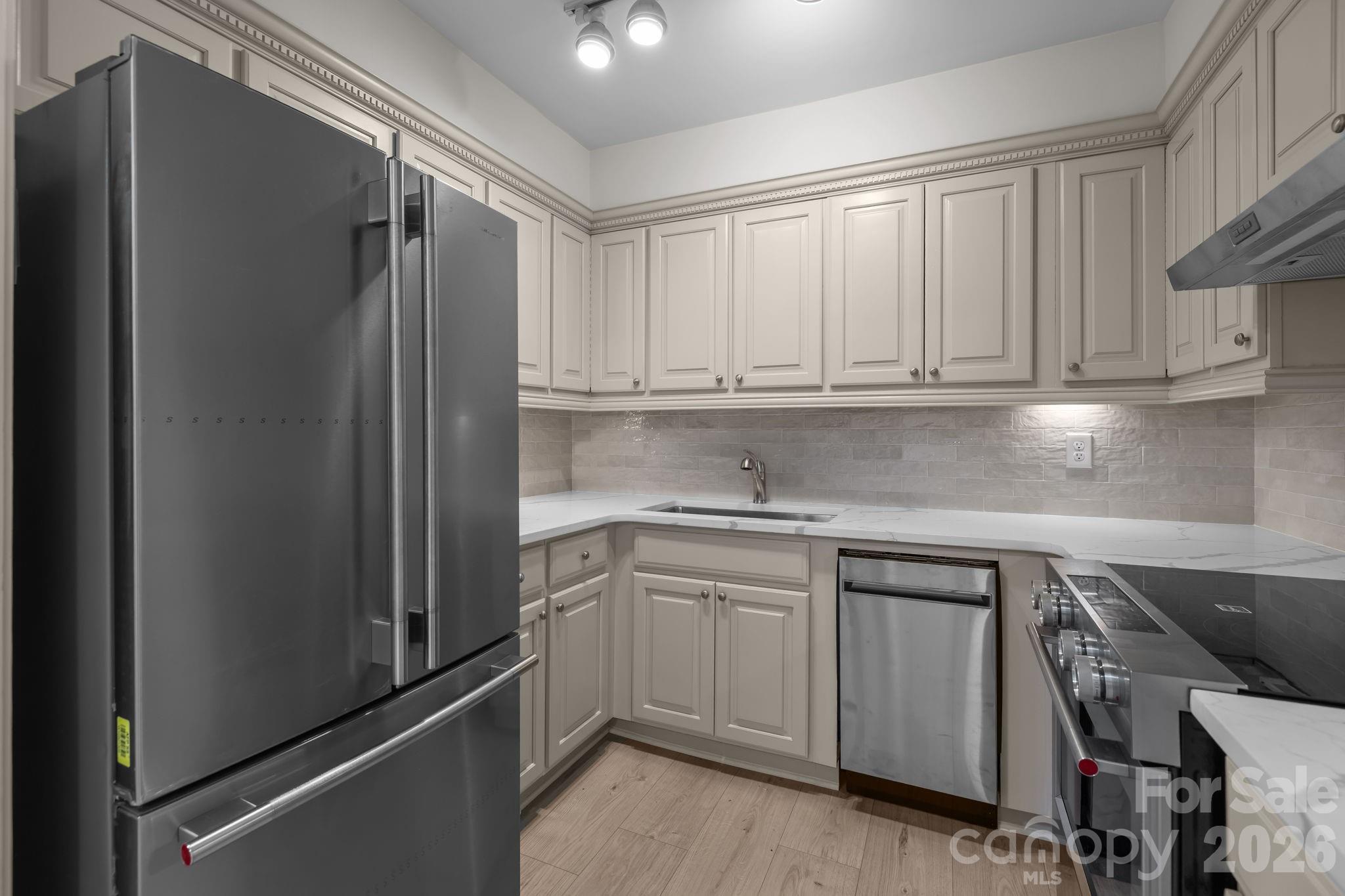 2503 Roswell Avenue Unit: 207