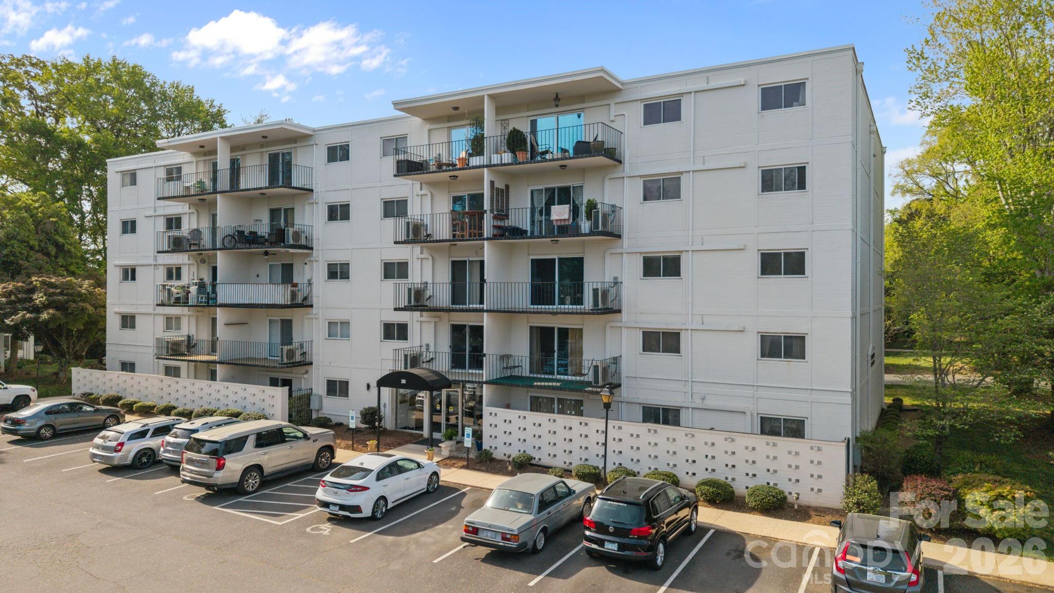 2503 Roswell Avenue Unit: 207
