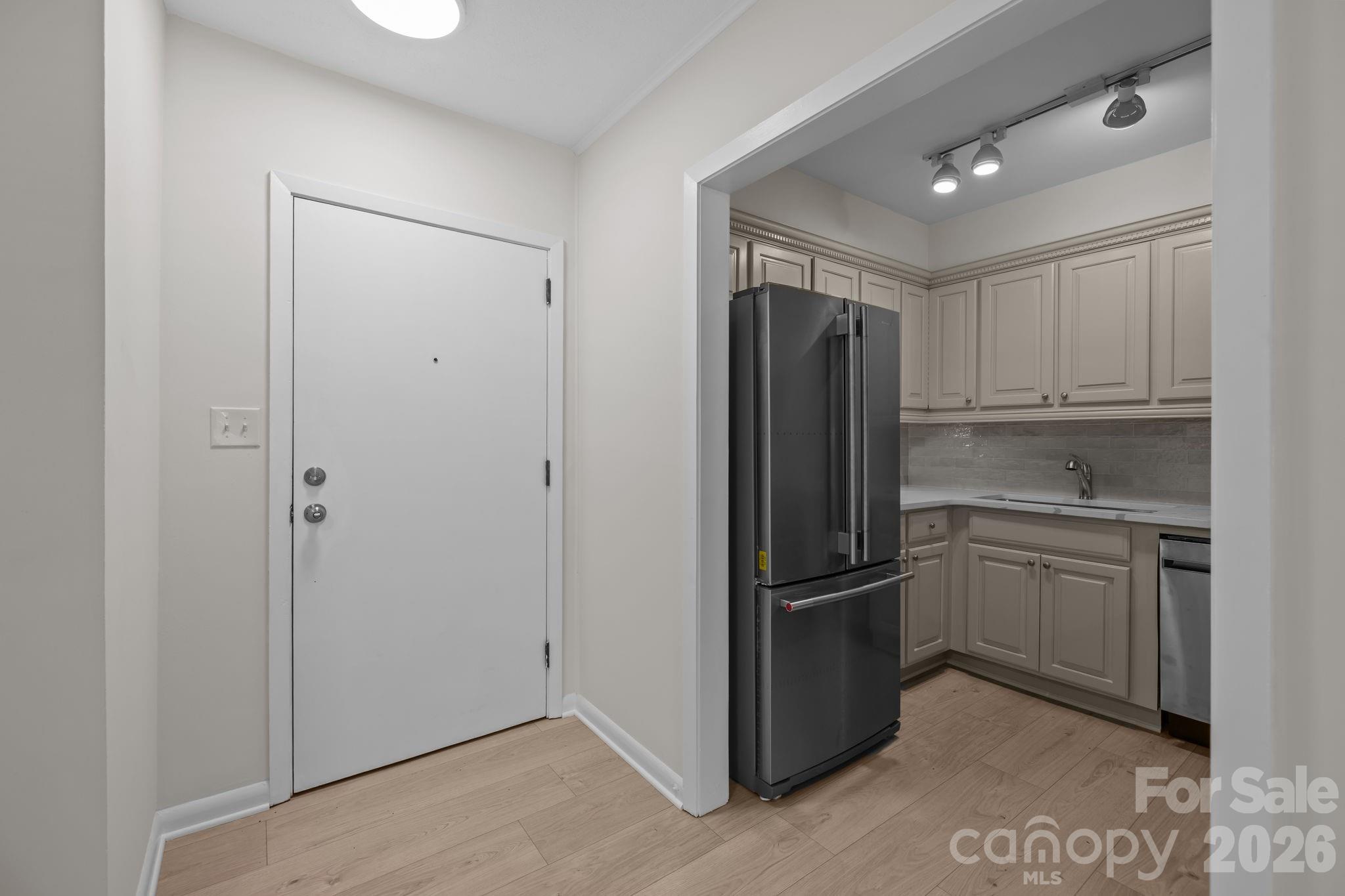 2503 Roswell Avenue Unit: 207