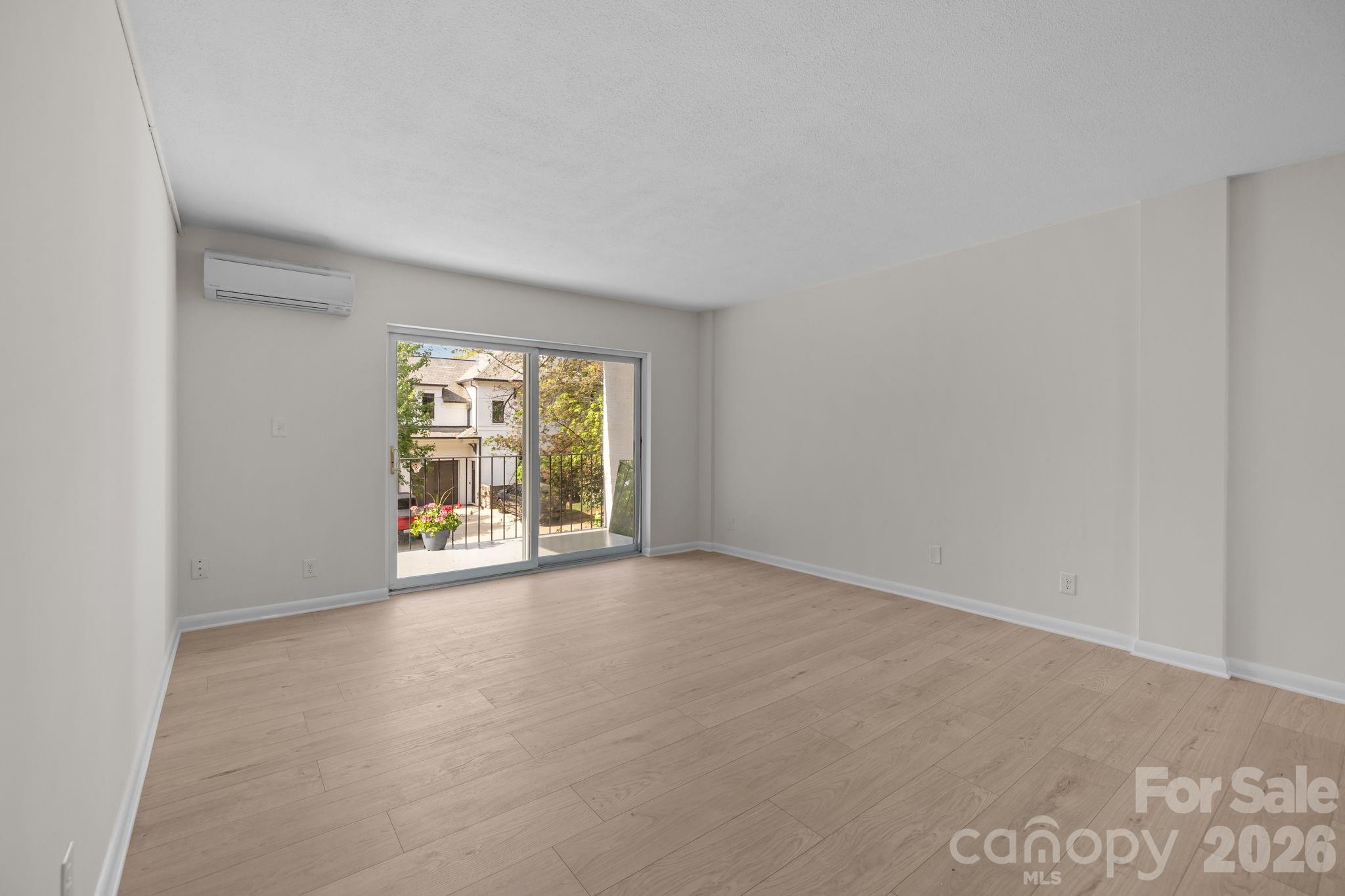 2503 Roswell Avenue Unit: 207