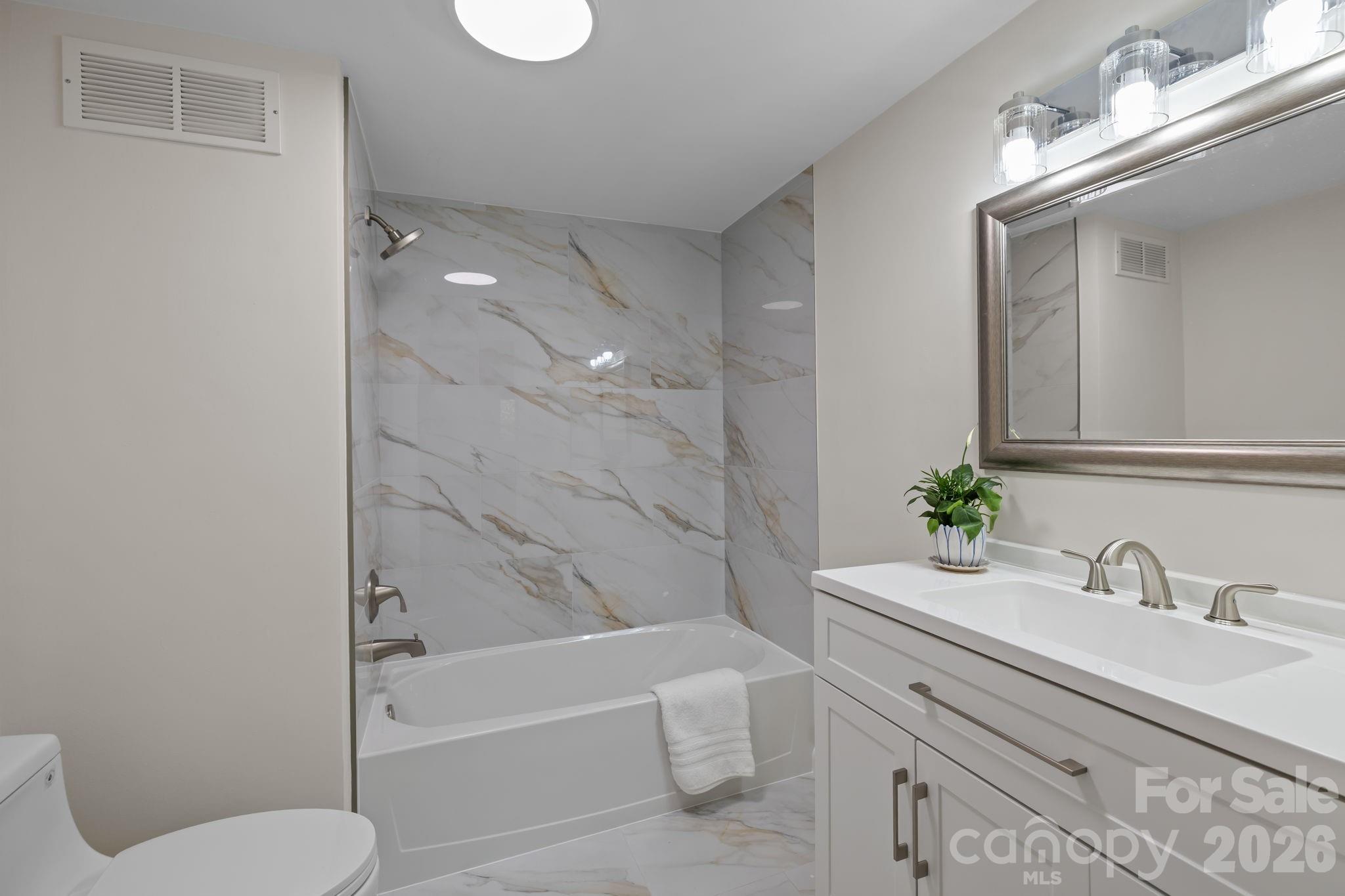 2503 Roswell Avenue Unit: 207