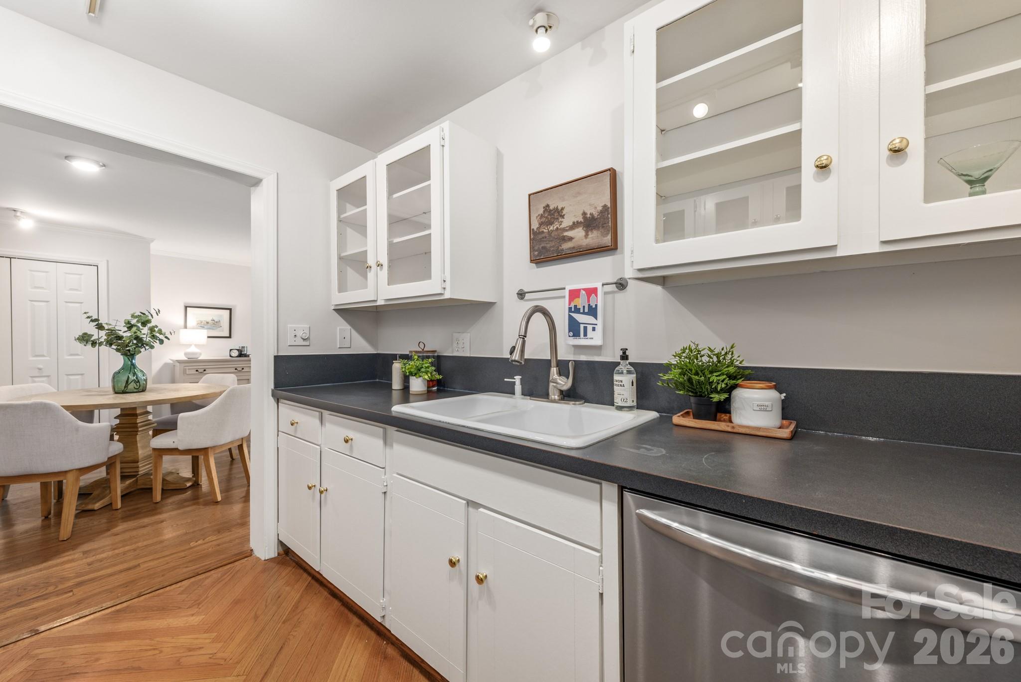 1323 Queens Road Unit: 321