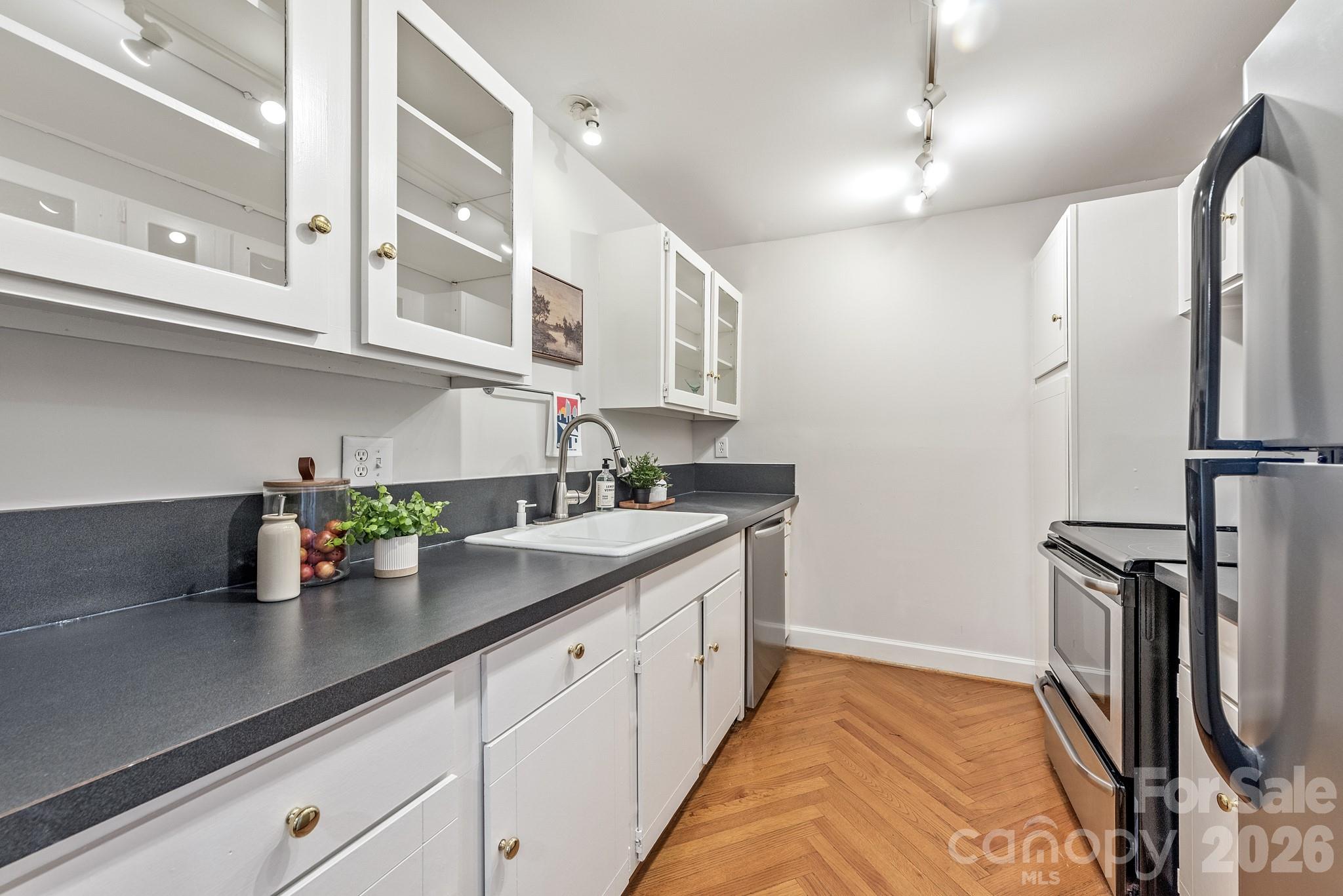 1323 Queens Road Unit: 321